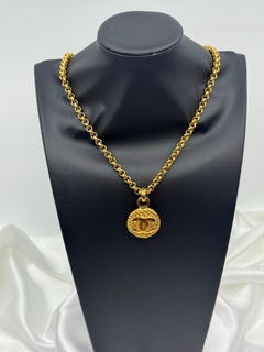 Vintage CHANEL Gold Circle CC Logo Pendant Long Necklace