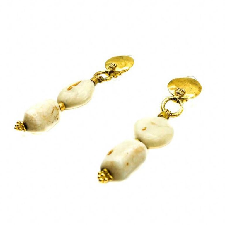 Vintage Chanel Gold & Cream Pebble Long Hot Summer Logo Earrings 1998 In Good Condition For Sale In Wilmslow, GB