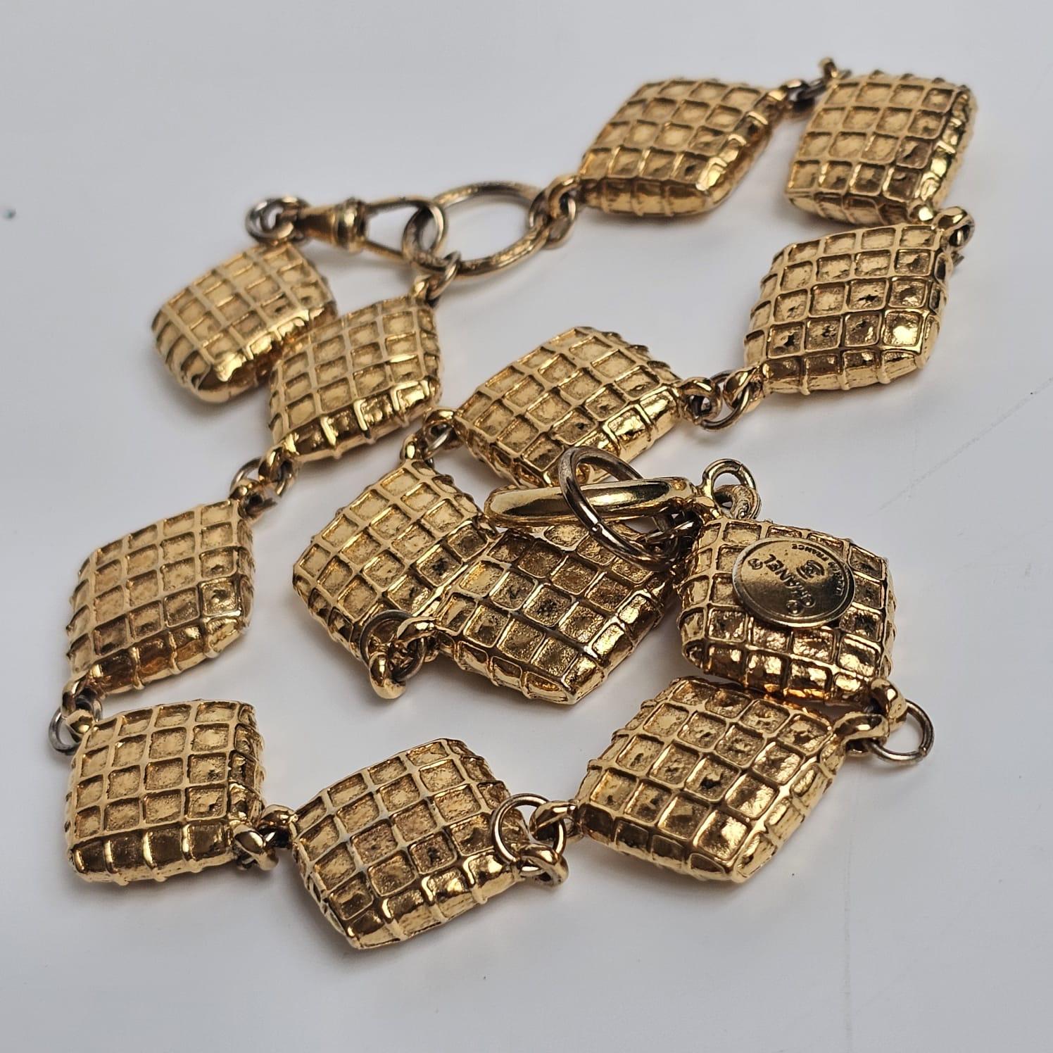Collana Chanel vintage con catena di diamanti in oro In condizioni buone in vendita a Jakarta, Daerah Khusus Ibukota Jakarta