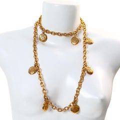 Vintage-Halskette von Chanel mit goldenen Scheibenanhängern, 48" lang, CIRCA 1980, schwere Glieder