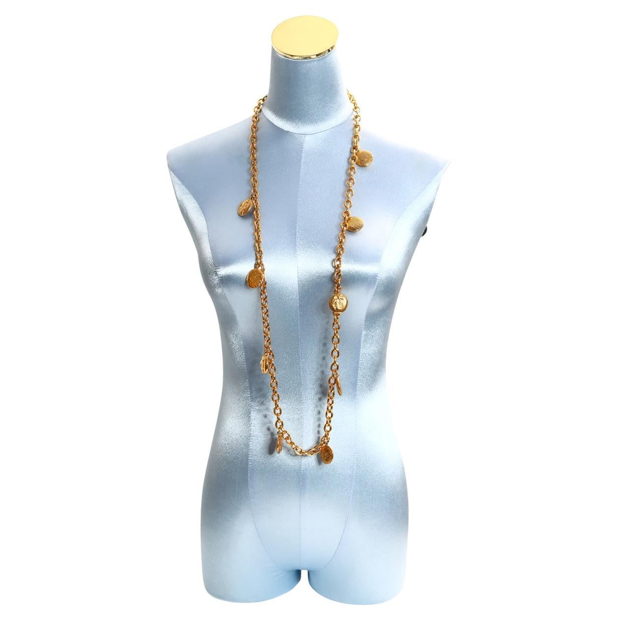Vintage Chanel Disco d'Oro Coco Chanel e Coco su Collana Lunga Circa 1980