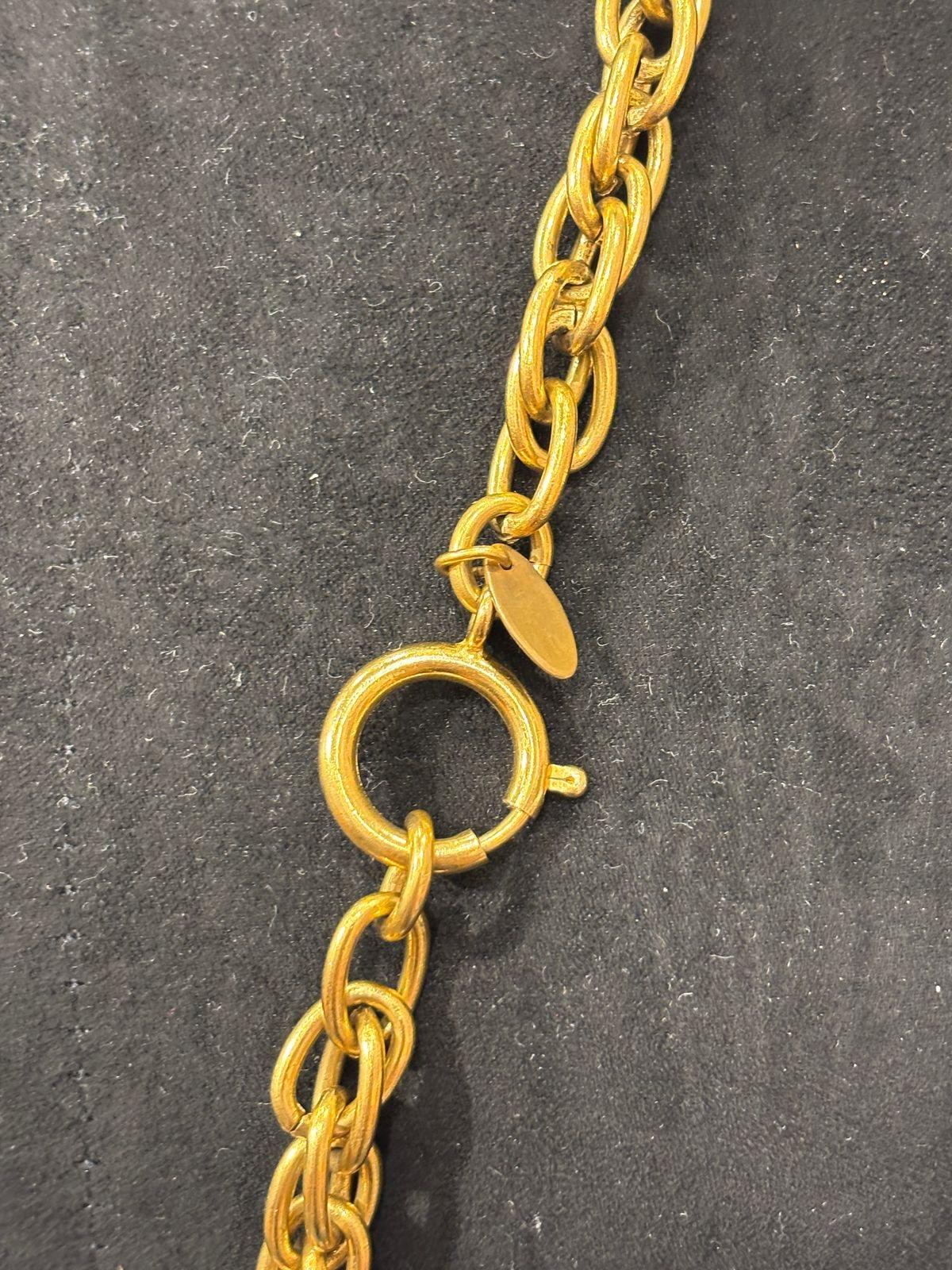 Vintage Chanel Gold Hoop Pendant Long Chain Necklace In Good Condition For Sale In Jakarta, Daerah Khusus Ibukota Jakarta