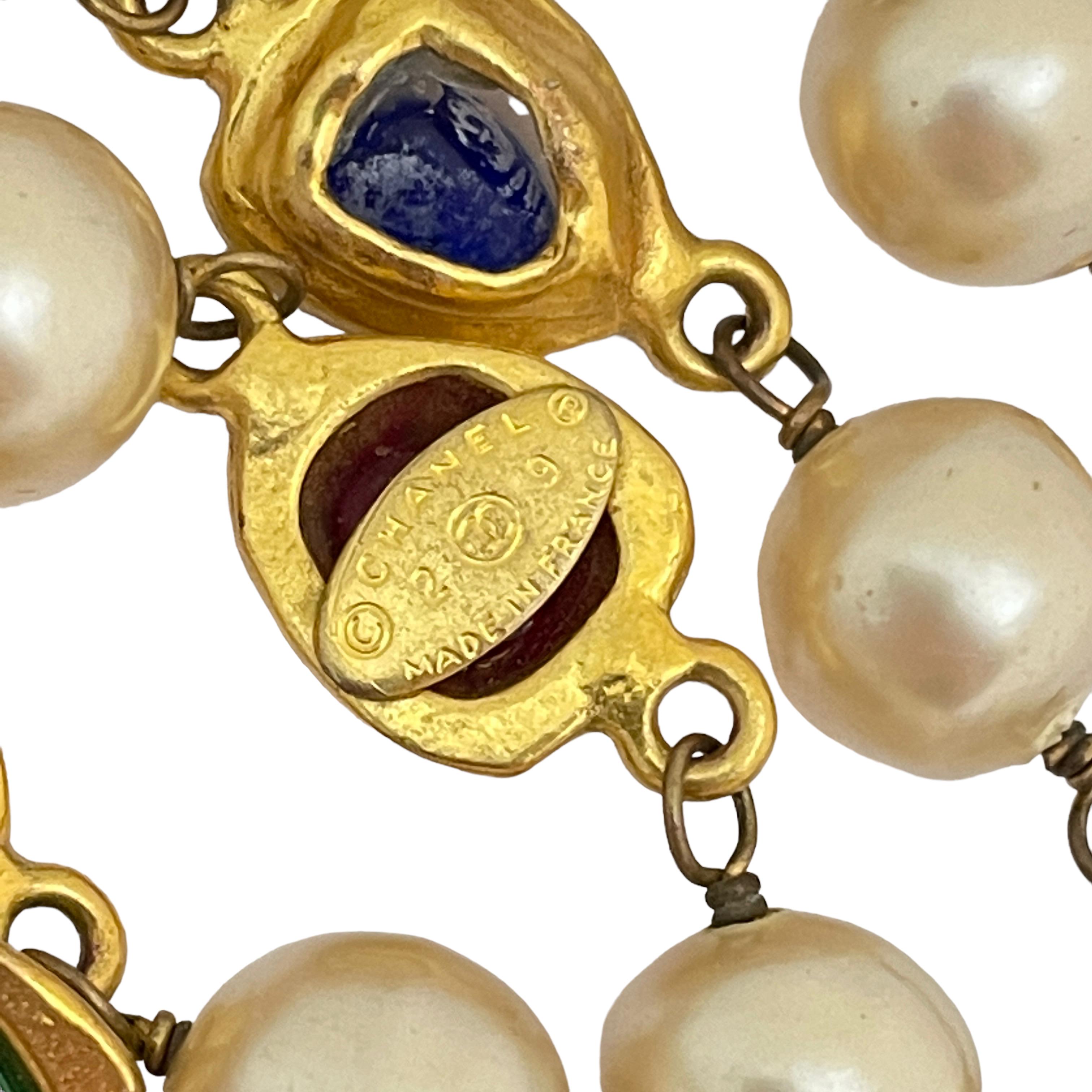 CHANEL Gold Perle Gripoix Juwel lange Designer-Laufsteg-Halskette im Angebot 1