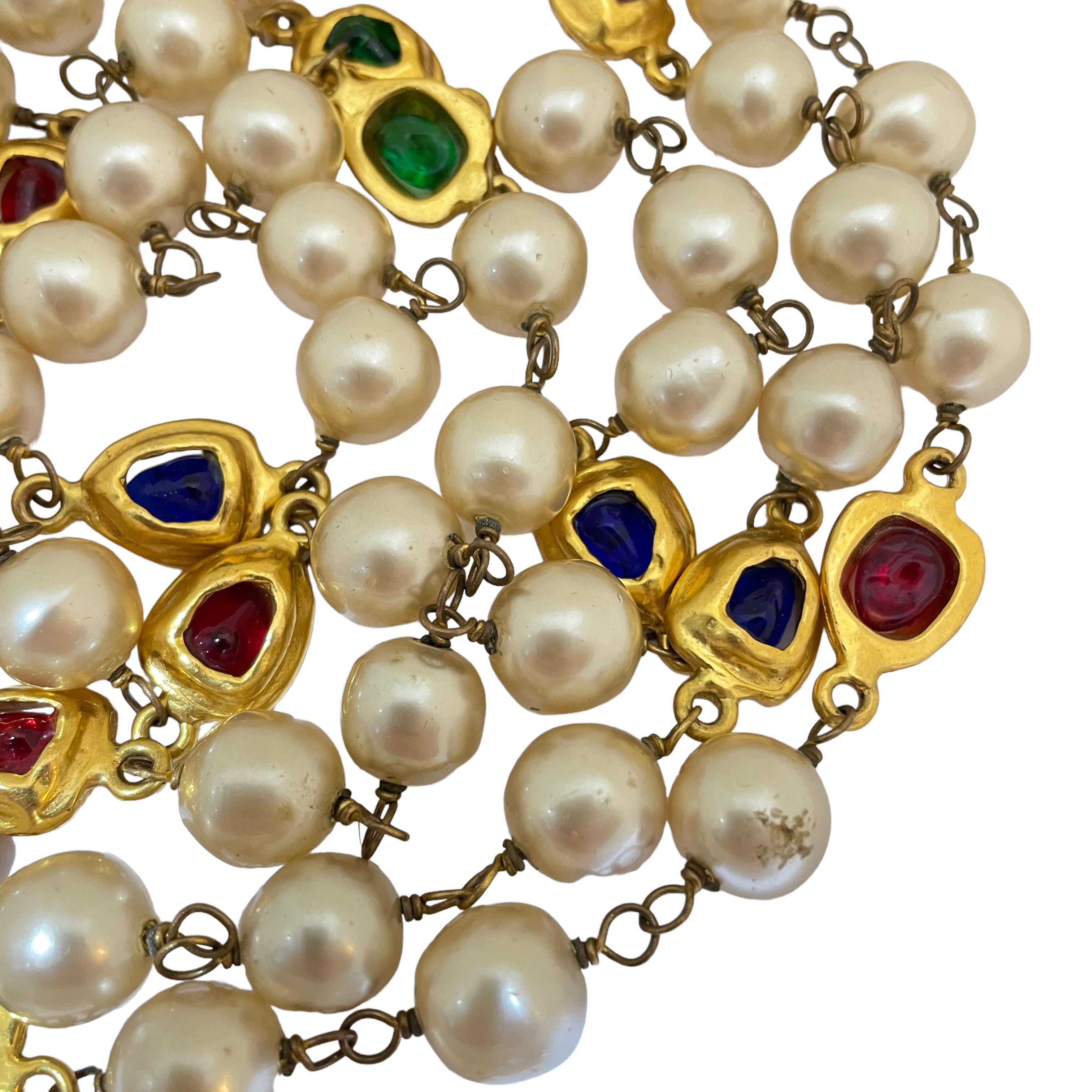 Vintage CHANEL gold pearl Gripoix jewel long designer runway necklace For Sale 2