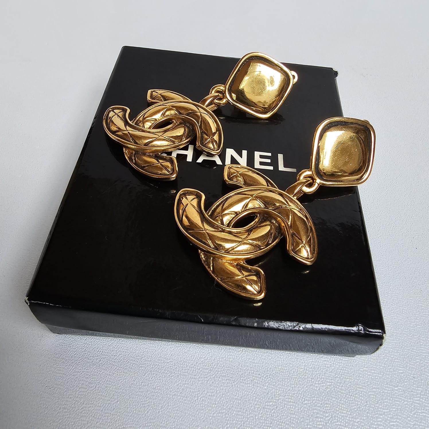 Women's or Men's Vintage Chanel Gold Quilted Big CC Drop Clip On Earrings For Sale