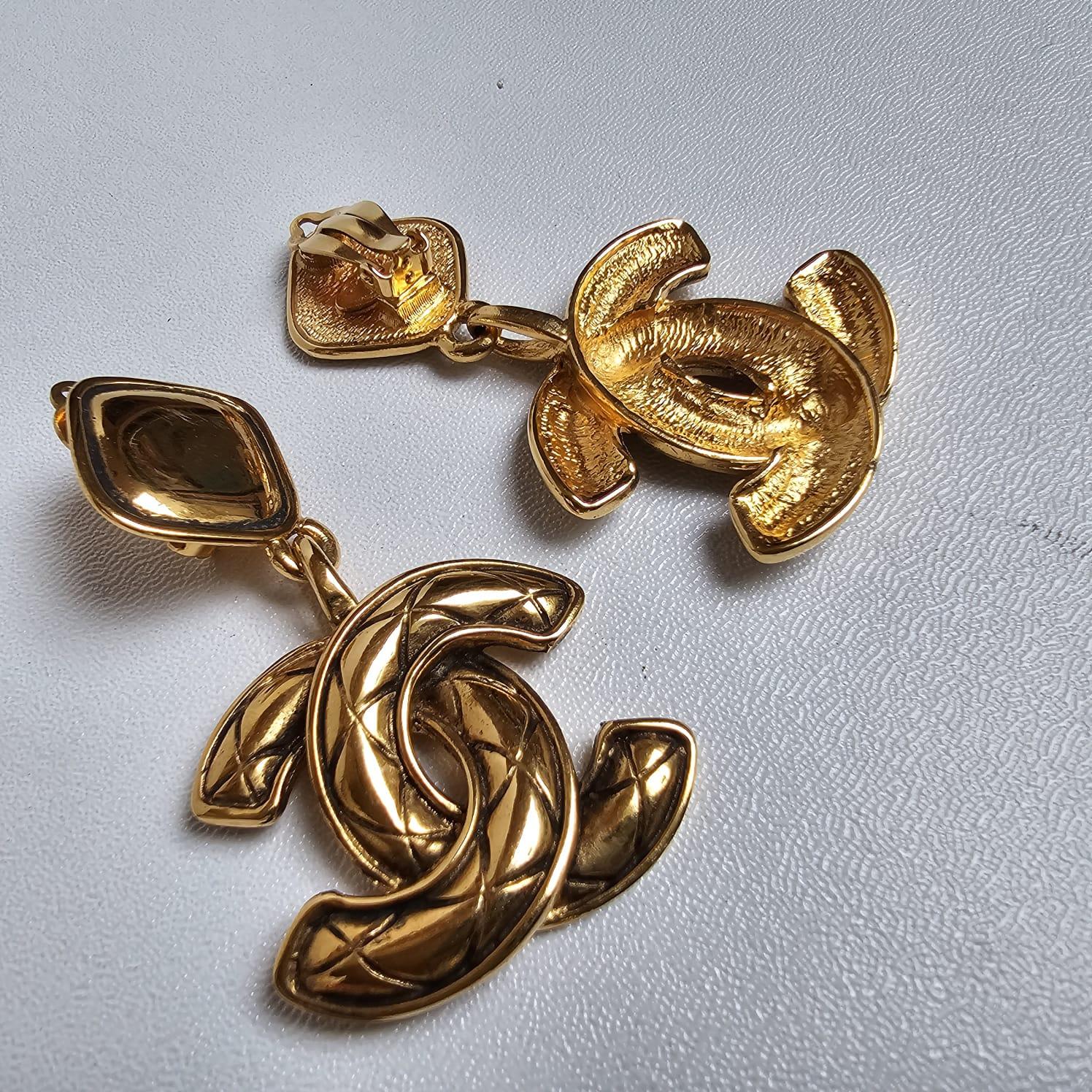 Vintage Chanel Gold Quilted Big CC Drop Clip On Earrings For Sale 2