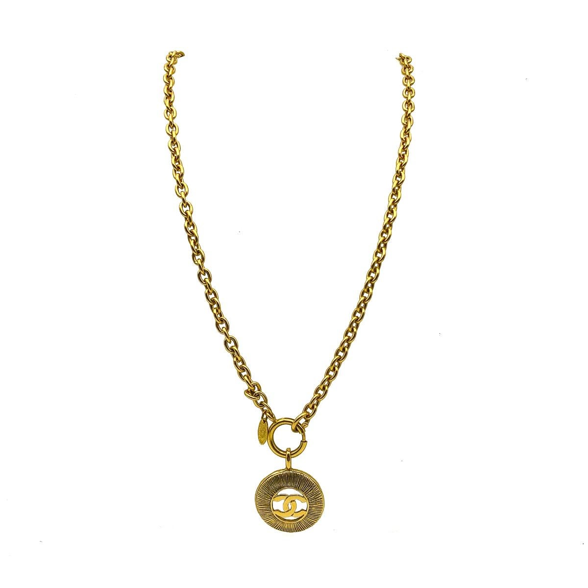 Vintage Chanel Gold Sunburst Interlocking CC Medallion Necklace 1980s In Good Condition In Wilmslow, GB