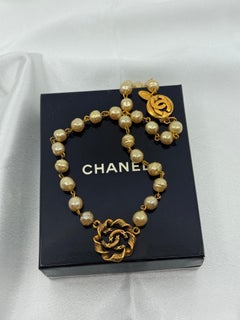 Vintage Chanel Gold Textured CC Logo Faux Pearl Collar Necklace