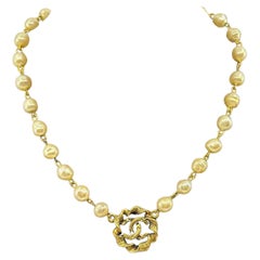 Vintage Chanel Gold Textured CC Logo Faux Pearl Collar Necklace