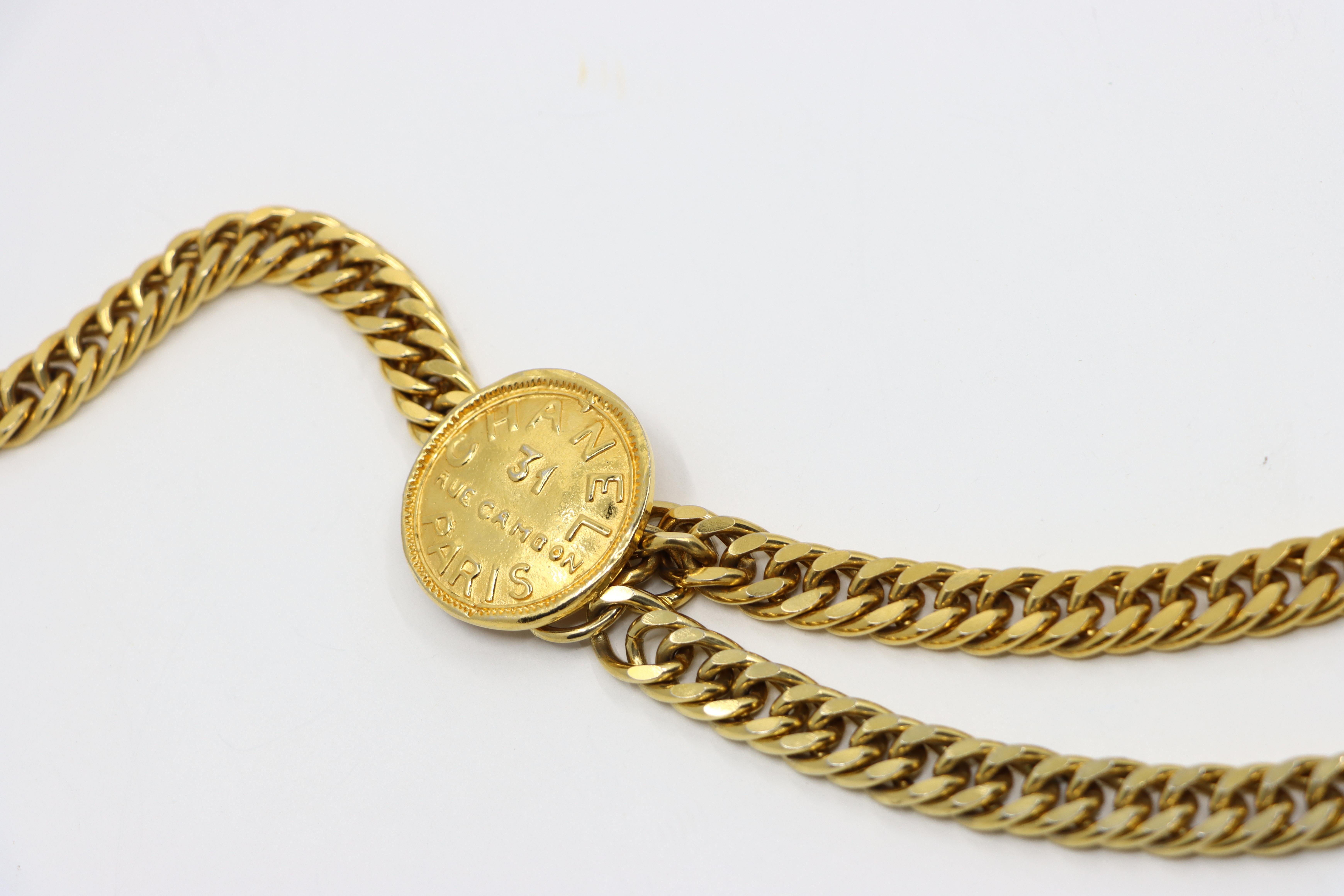 Cinturón de cadena con logotipo Chanel vintage en tono dorado 31 Rue Cambon París en venta 2
