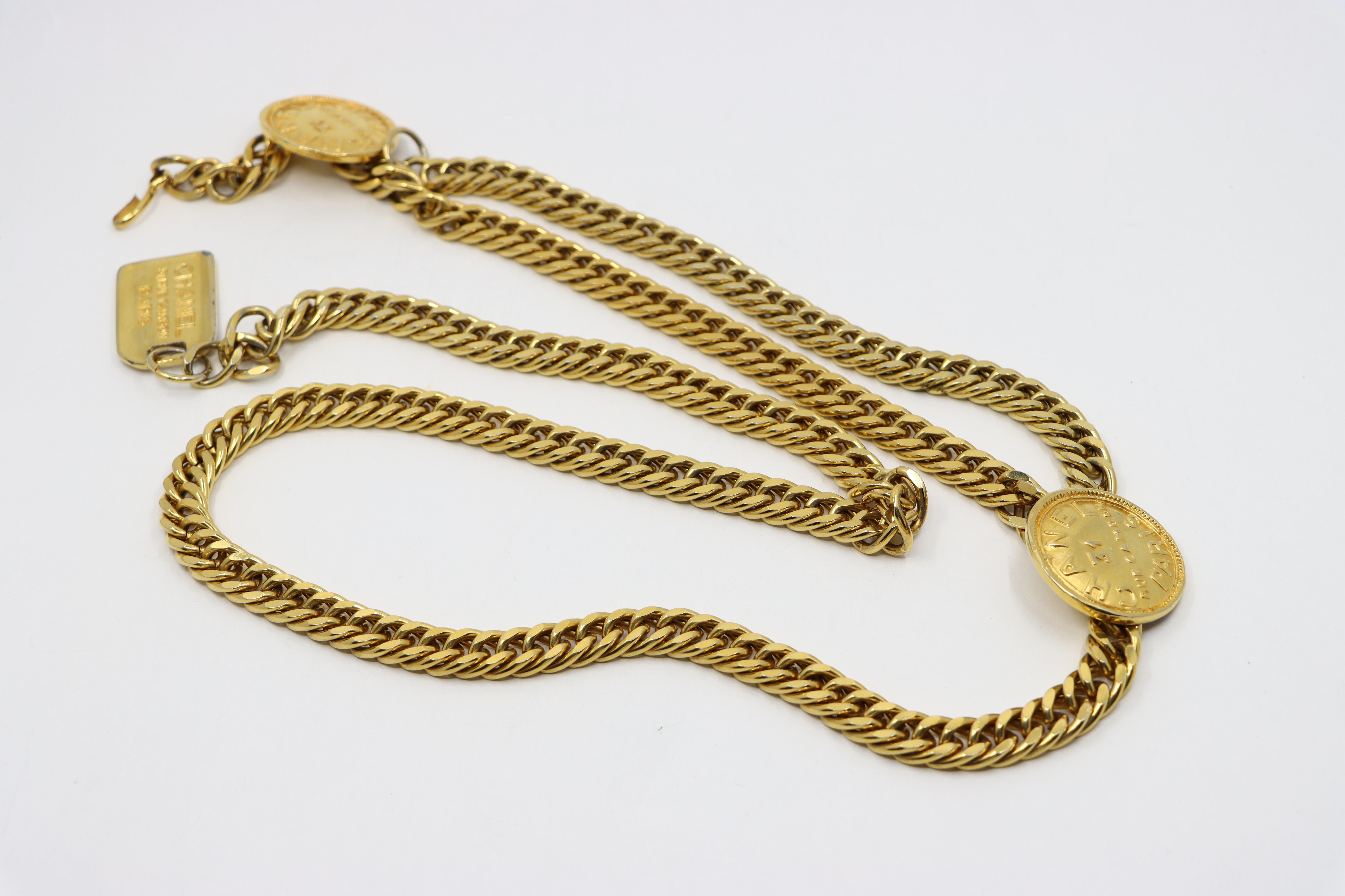Cinturón de cadena con logotipo Chanel vintage en tono dorado 31 Rue Cambon París en venta 4