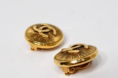 Vintage Chanel Gold Tone Etched Interlocking CC Logo Clip-On Earrings