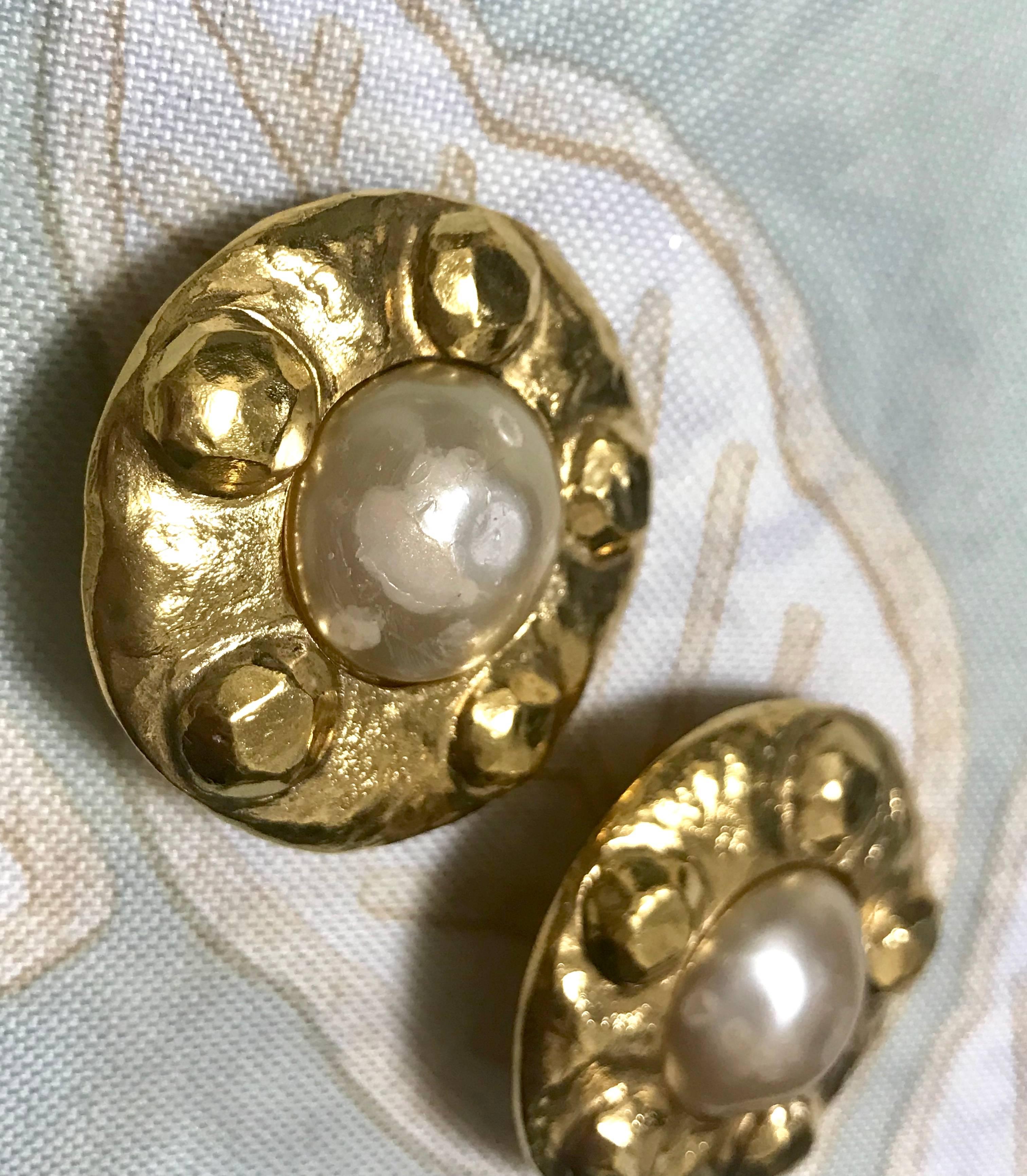 Women's Chanel Vintage large round gold tone earrings with faux pearl  For Sale