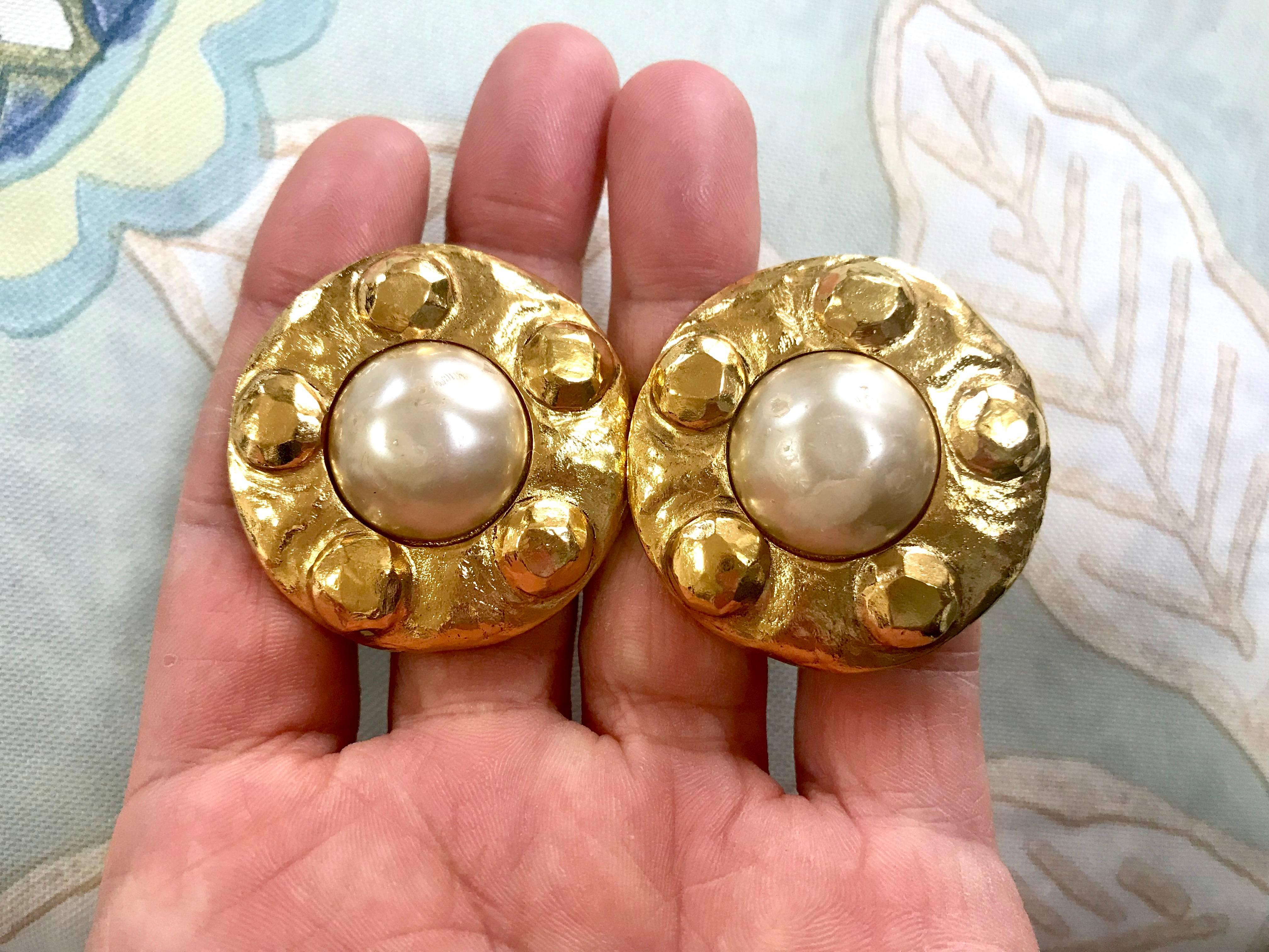 Chanel Vintage large round gold tone earrings with faux pearl  For Sale 4