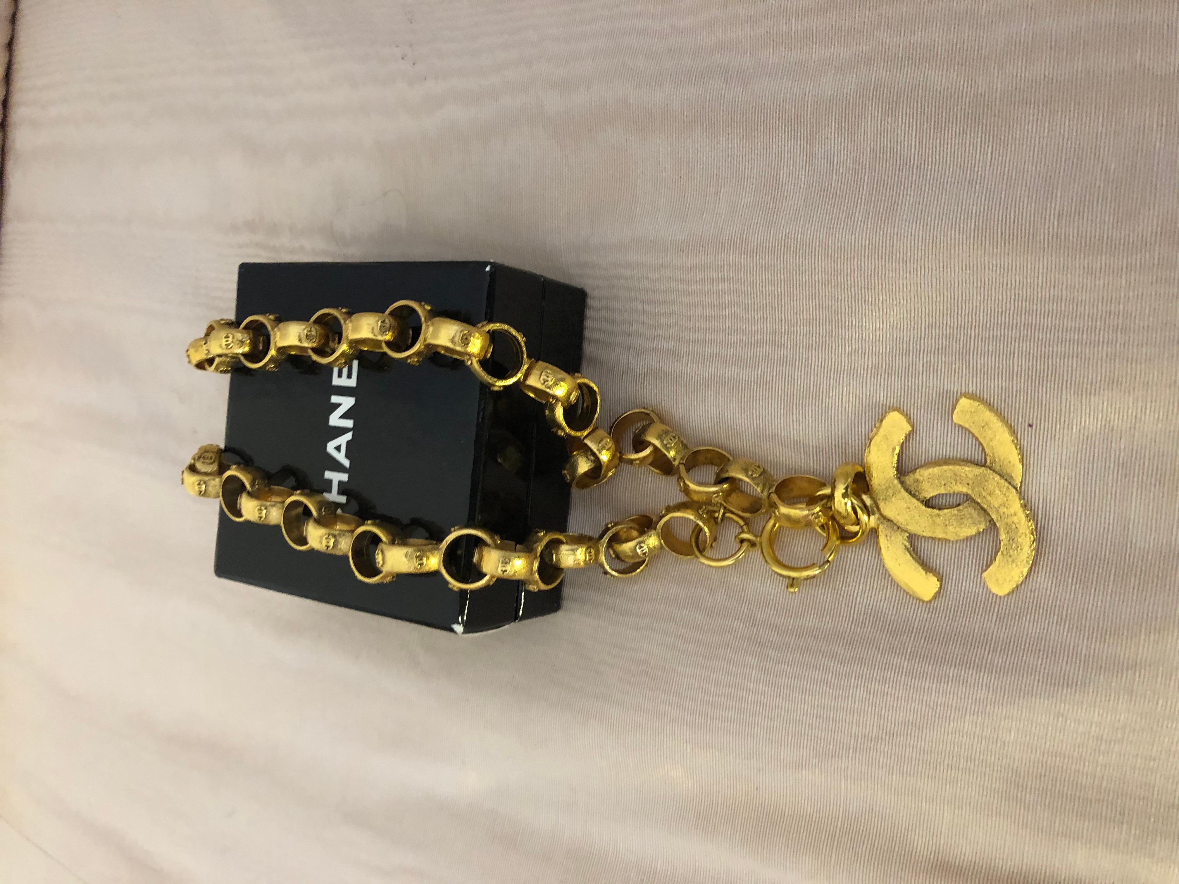 Women's Vintage Chanel Gold Tone Necklace (1984-1990) w/Box
