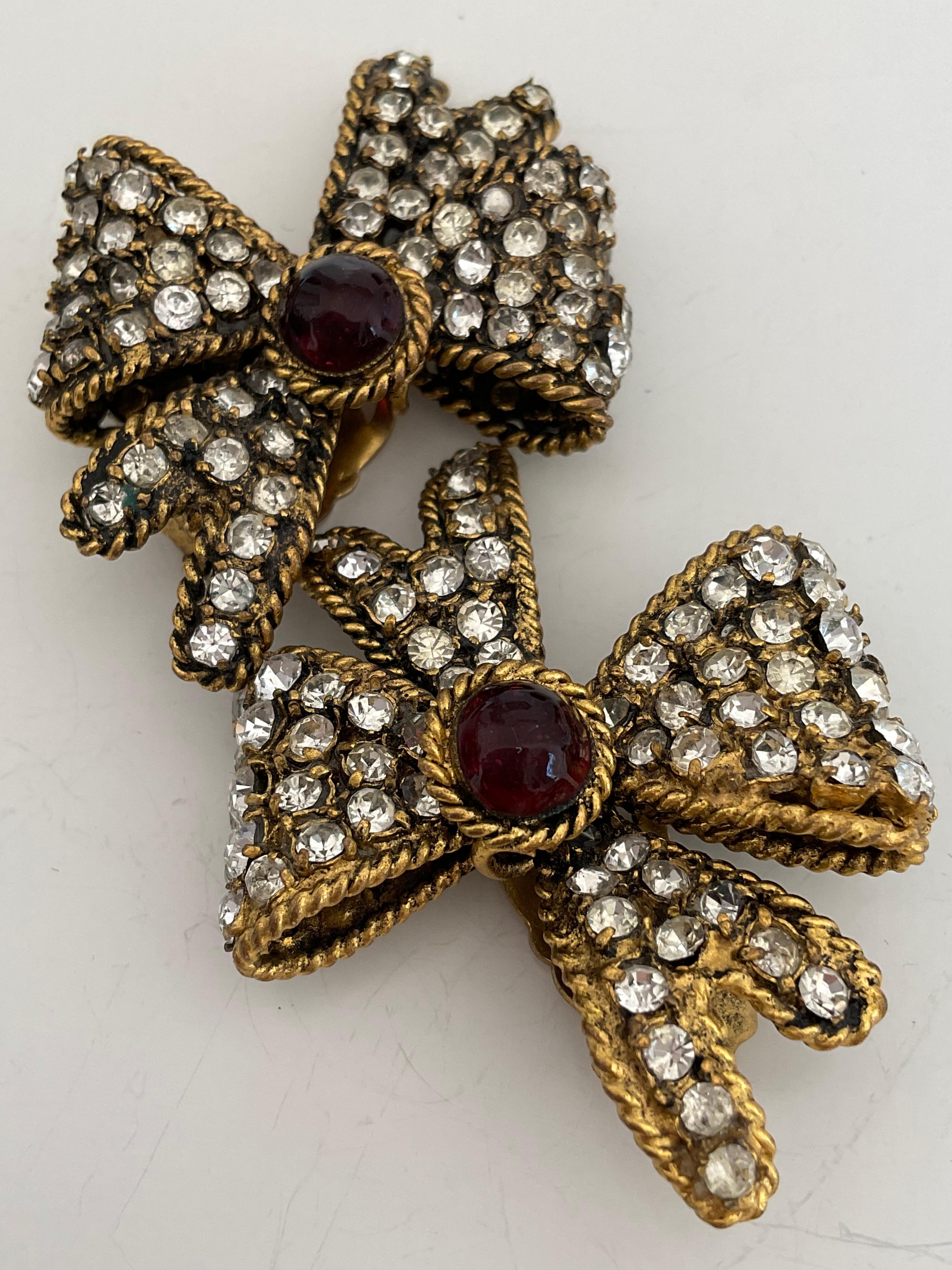 Boucles d'oreilles CHANEL Haute Couture 80's avec nœud en or Excellent état - En vente à PARIS, FR