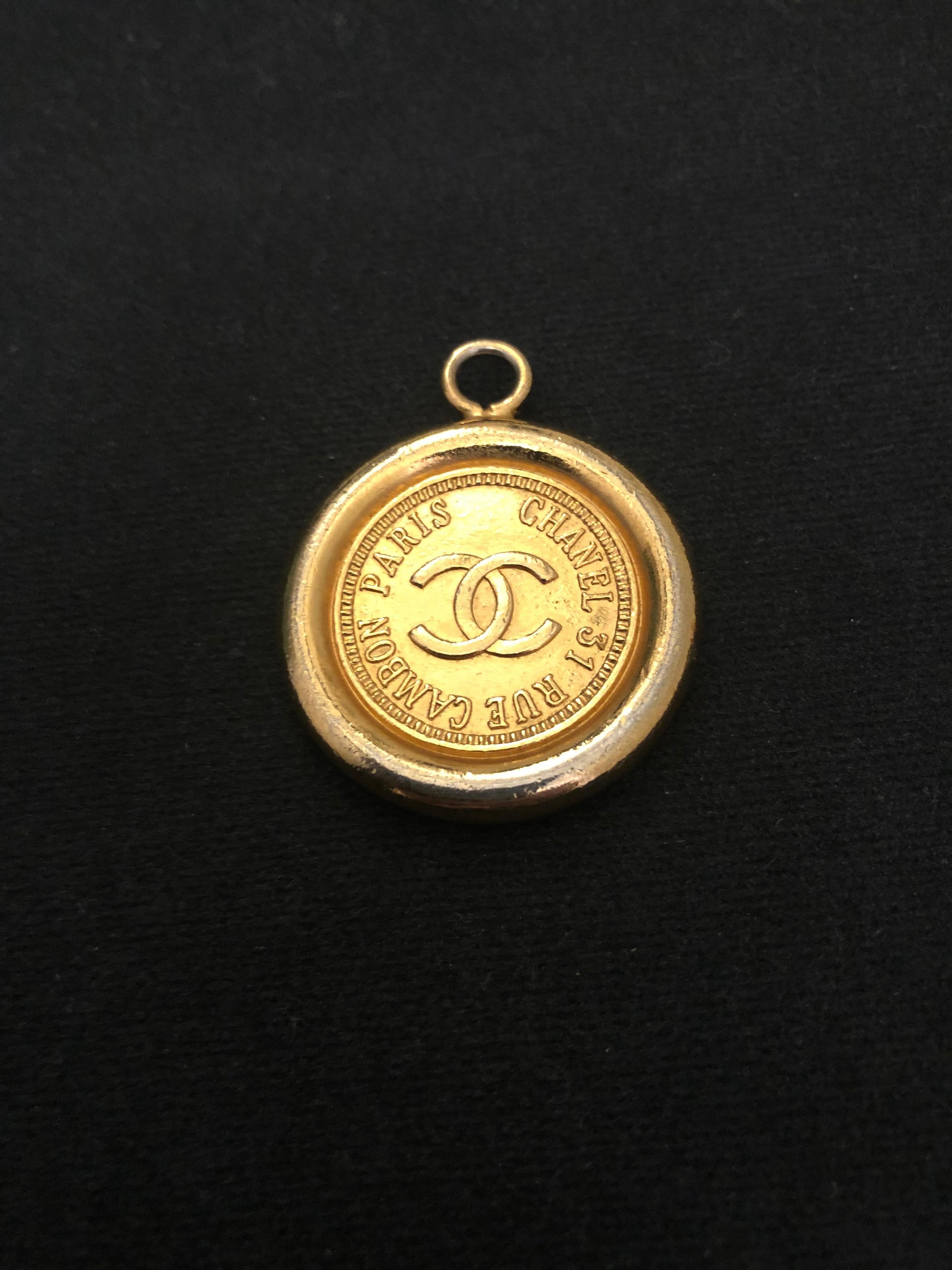 Vintage CHANEL Gold Toned Cambon Coin Pendant Charm In Good Condition For Sale In Bangkok, TH