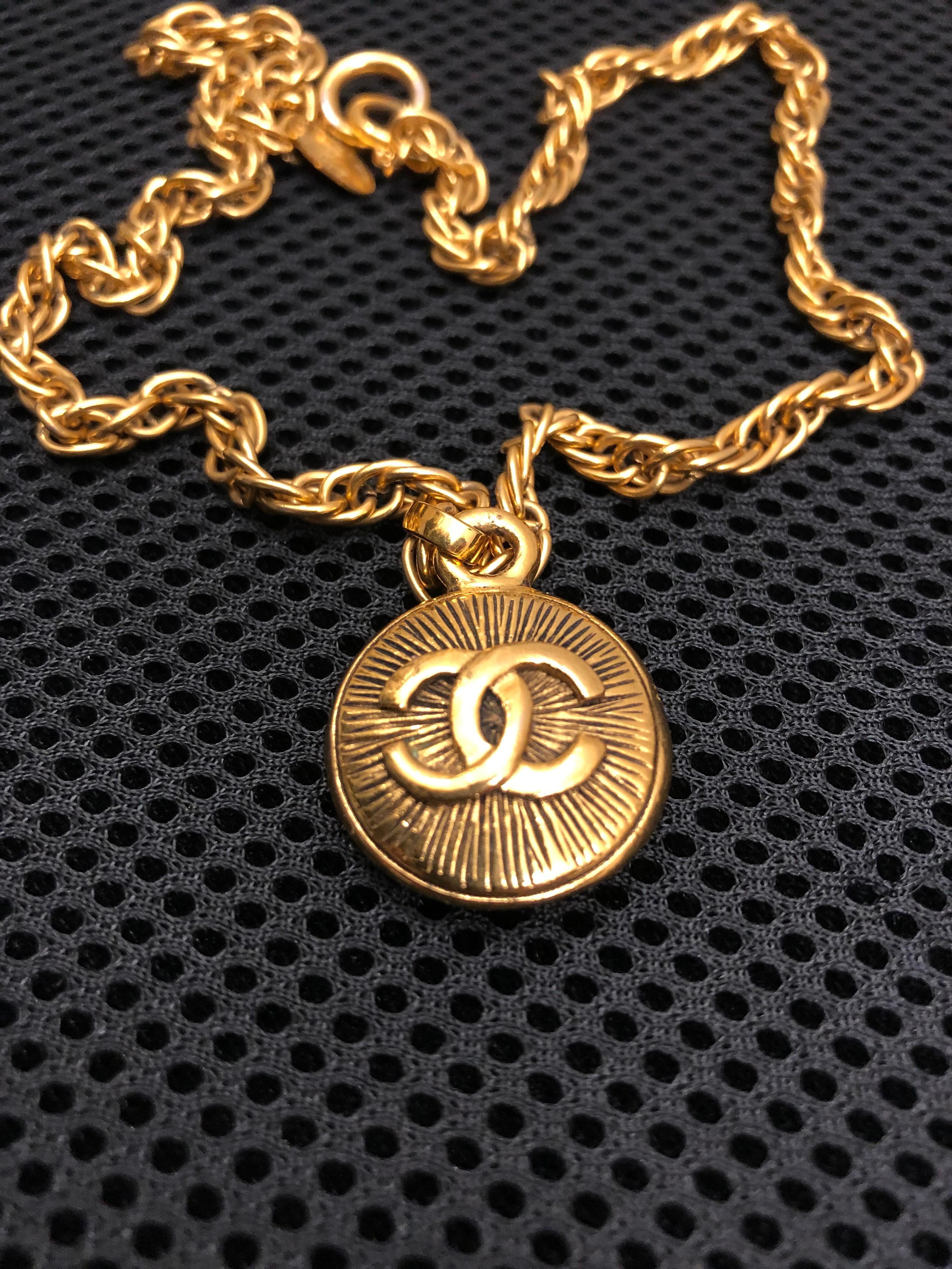 1980s Vintage CHANEL Gold Toned Double Sided CC Charm Short Chain Necklace For Sale 1