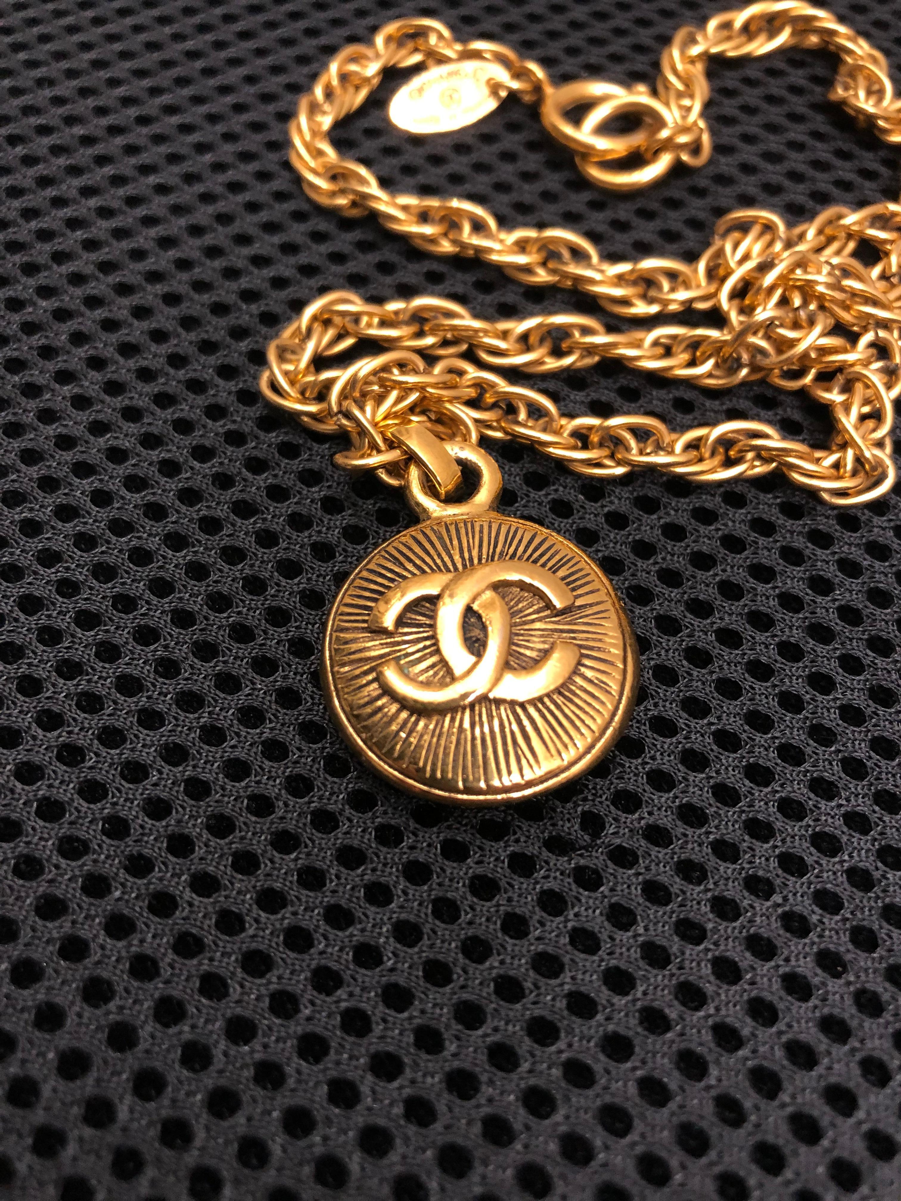 1980s Vintage CHANEL Gold Toned Double Sided CC Charm Short Chain Necklace For Sale 2
