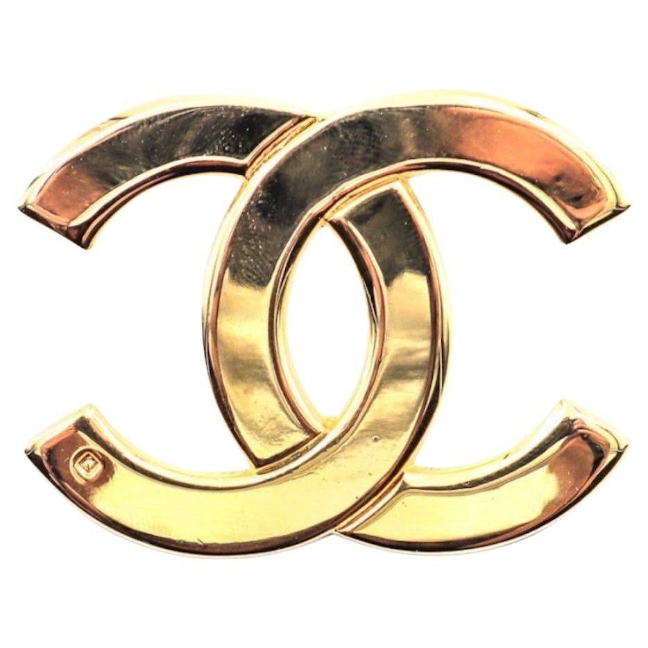 Chanel Goldene CC-Brosche, Vintage im Angebot
