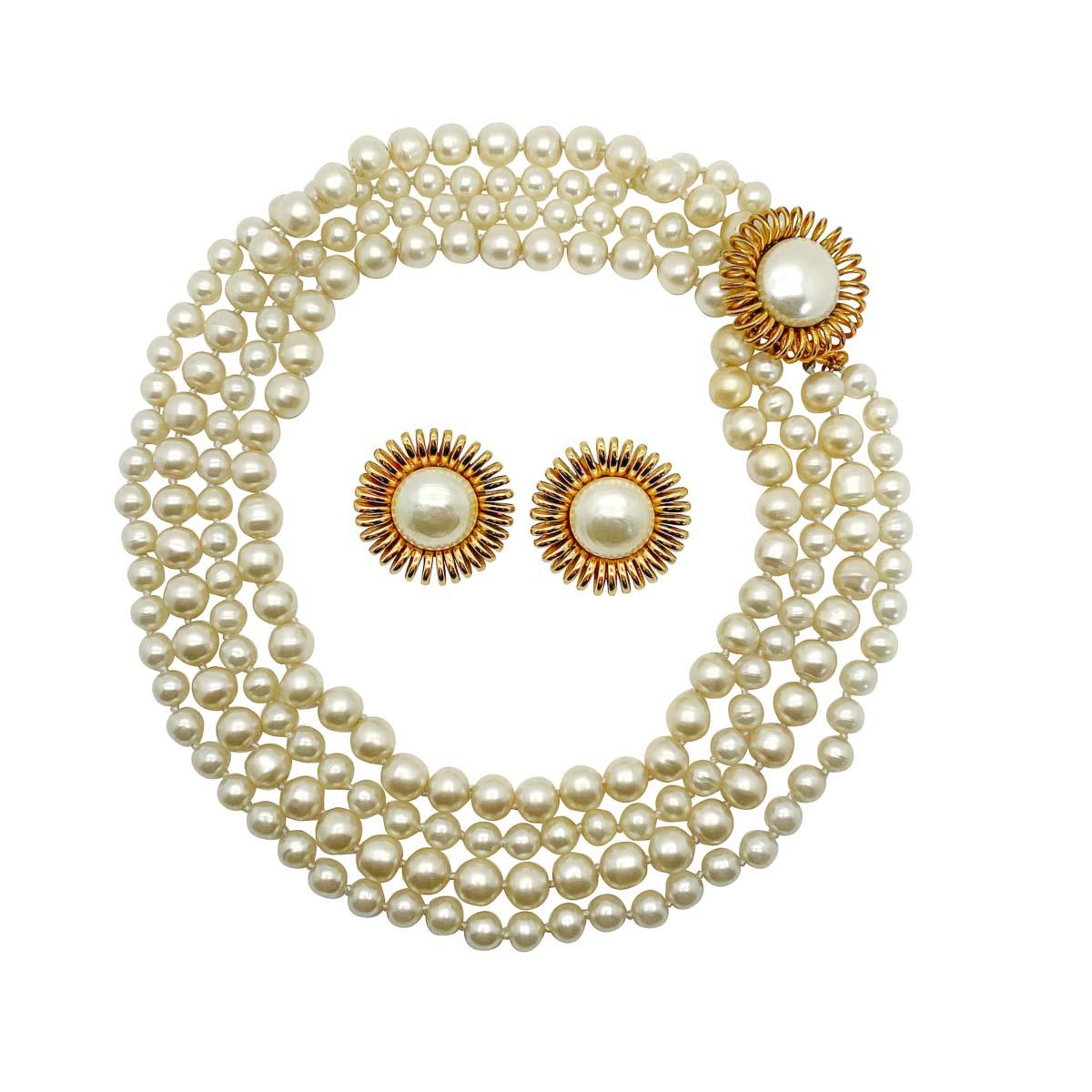Vintage CHANEL Grande Baroque Pearl Collar and Earrings, Early KARL LAGERFELD For Sale 2