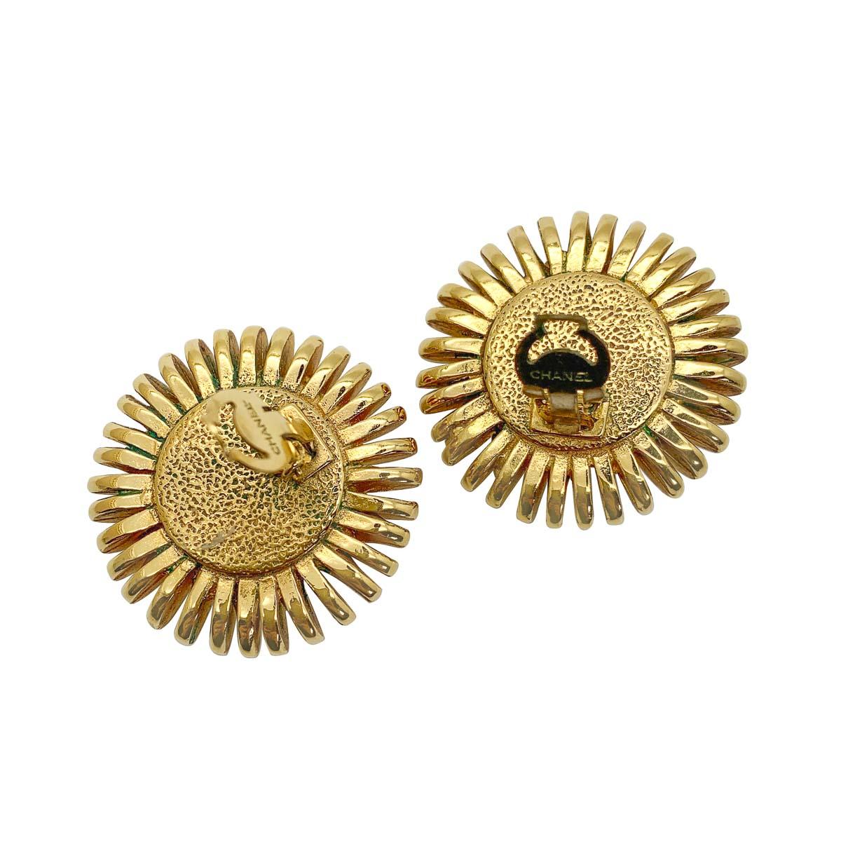 Vintage CHANEL Grande Baroque Pearl Collar and Earrings, Early KARL LAGERFELD For Sale 5