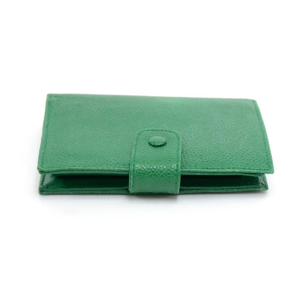 Women's Vintage Chanel Green Caviar Leather Bifold Wallet