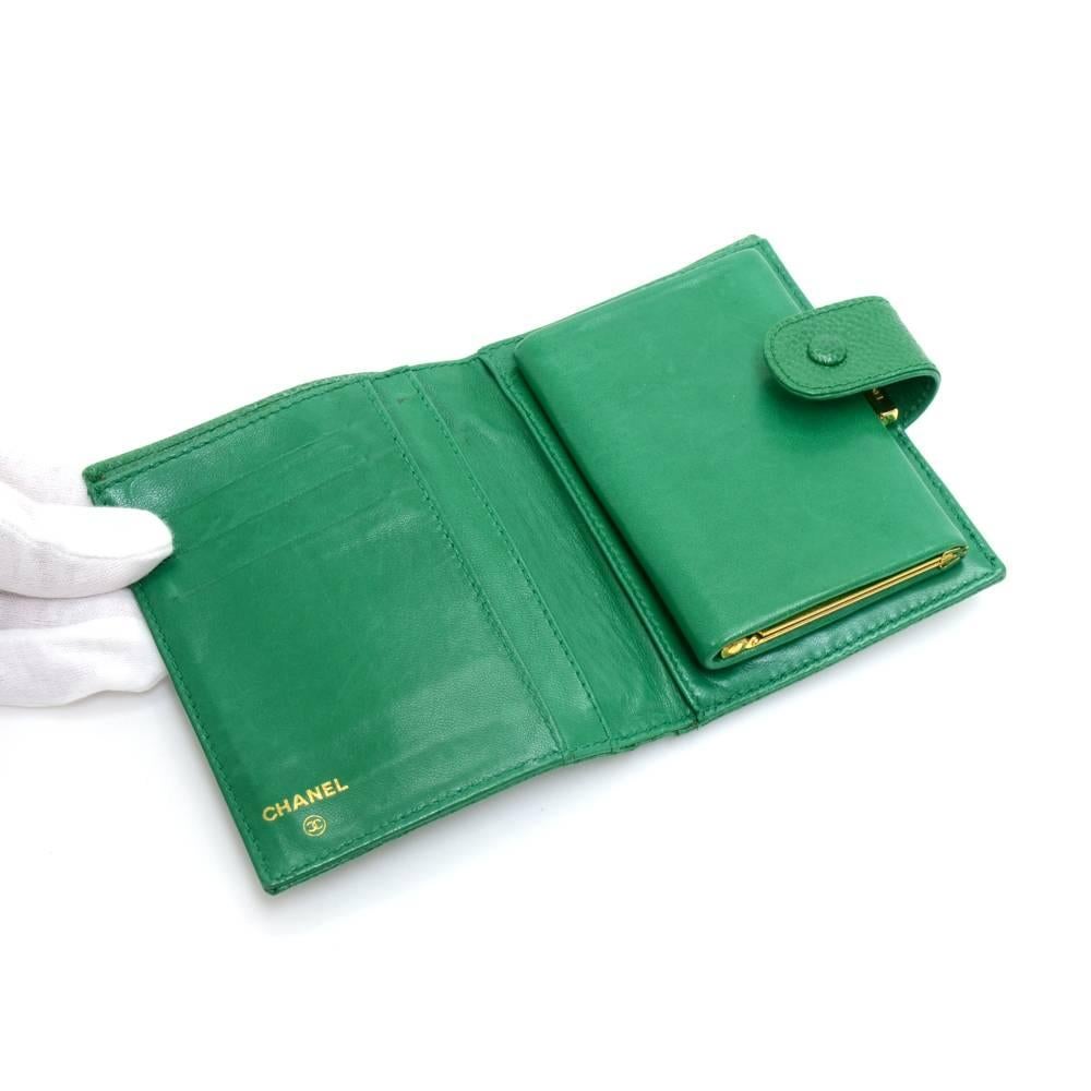 Vintage Chanel Green Caviar Leather Bifold Wallet 2