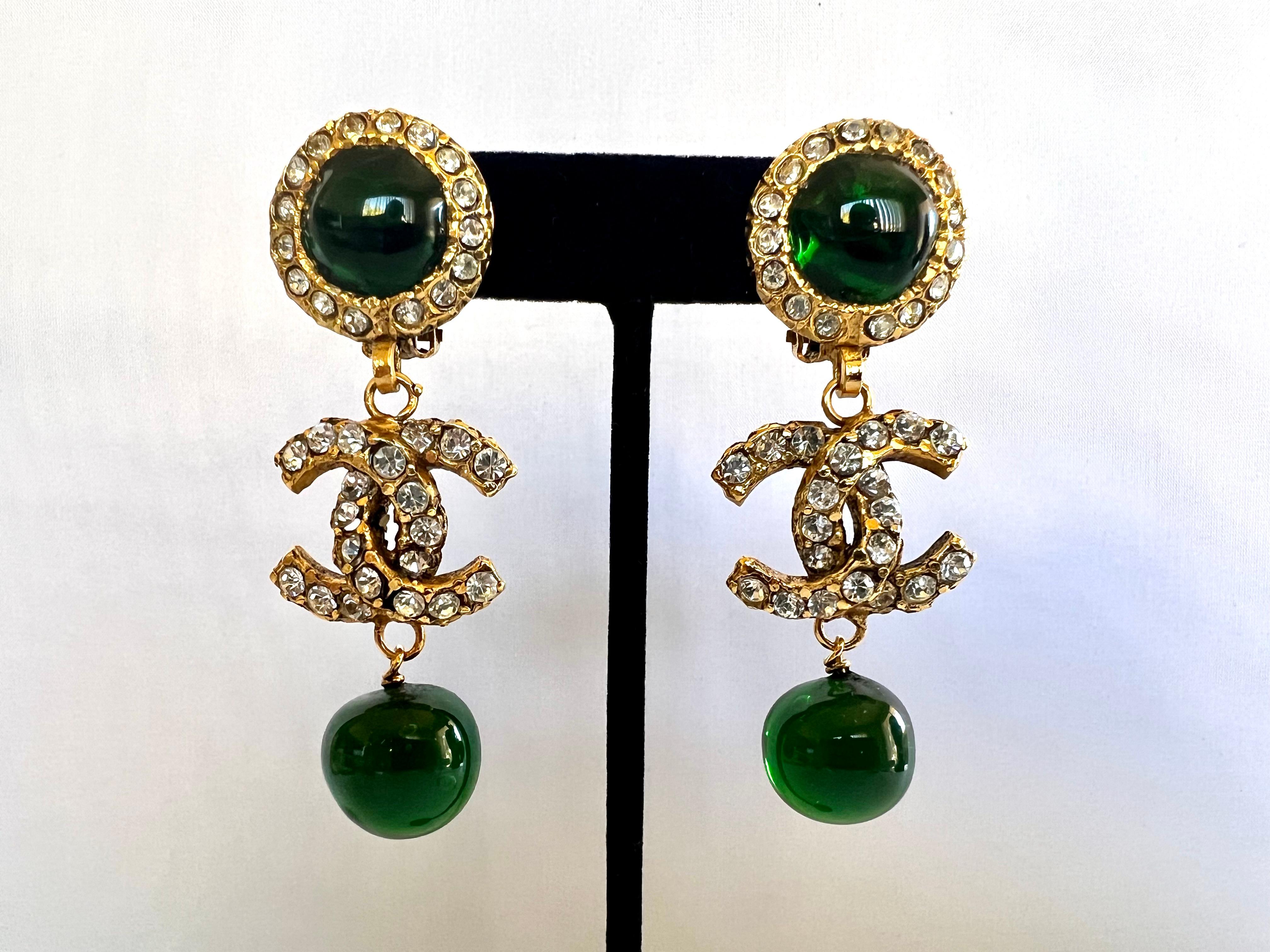 Vintage Chanel statement articulated dangle clip-on earrings comprised out of gilt metal 