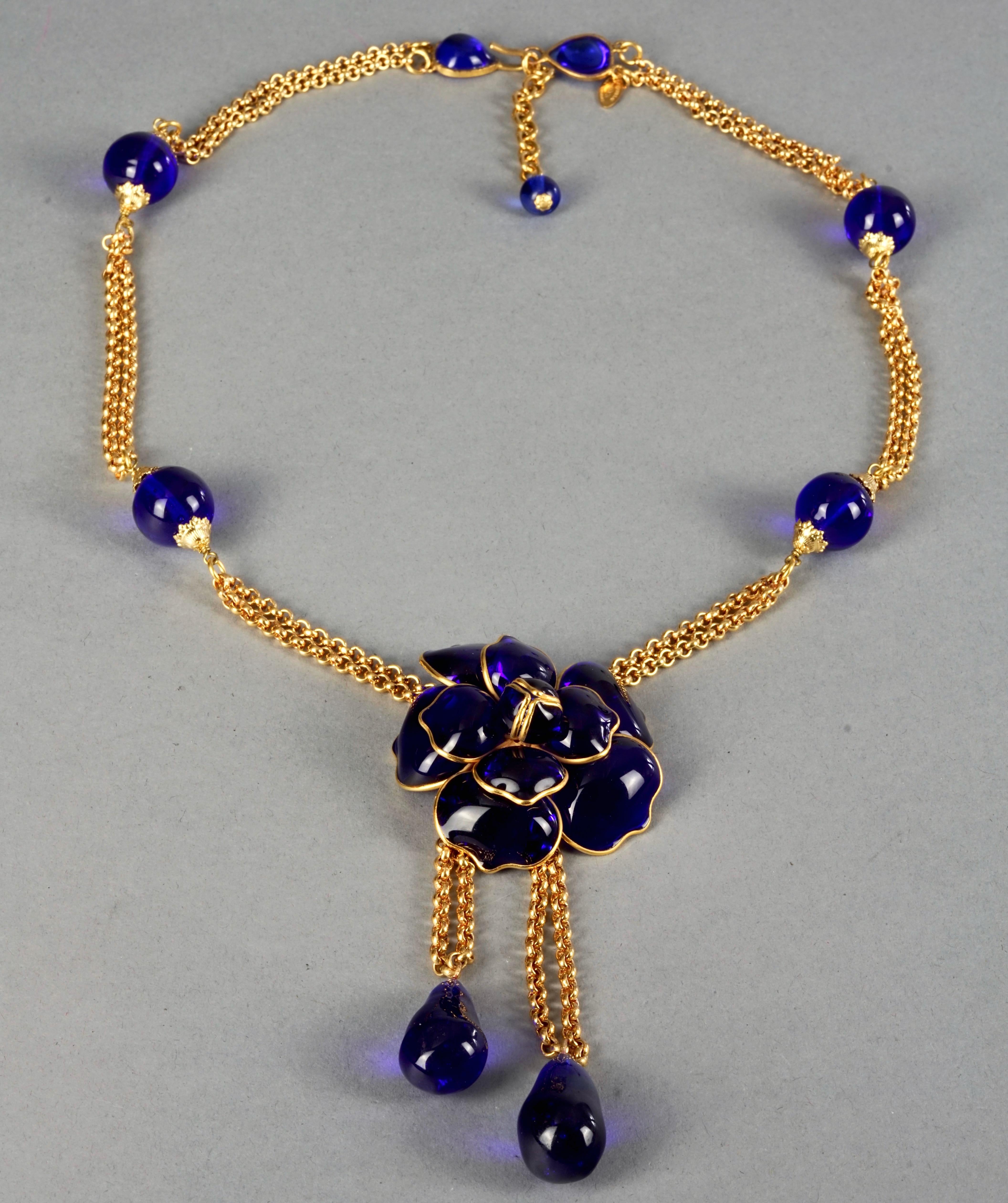 Vintage CHANEL GRIPOIX Blue Camellia Flower Multi Chain Necklace In Excellent Condition For Sale In Kingersheim, Alsace