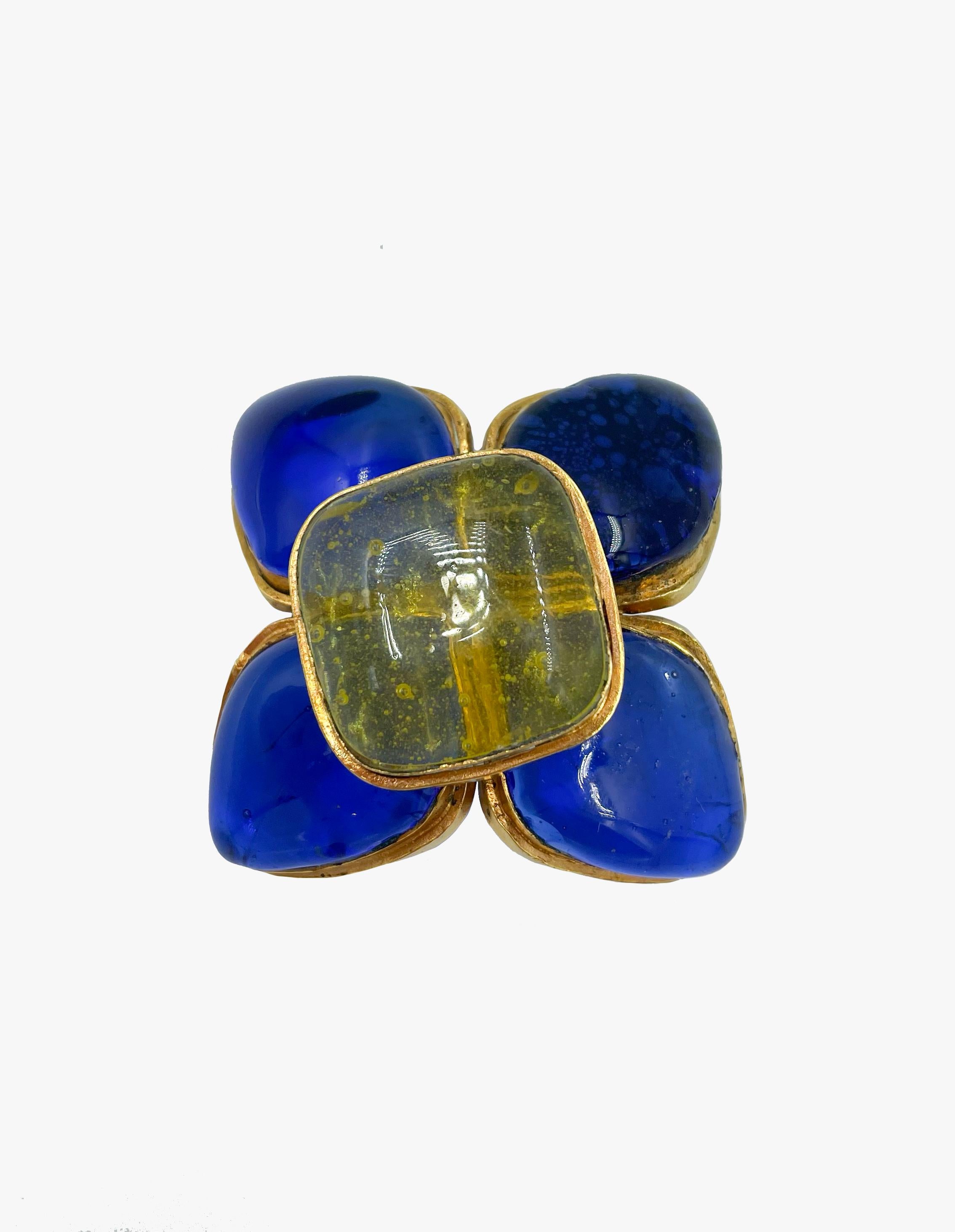 Vintage Chanel Gripoix Glass Flower Brooch, 1980s In Good Condition For Sale In New York, NY