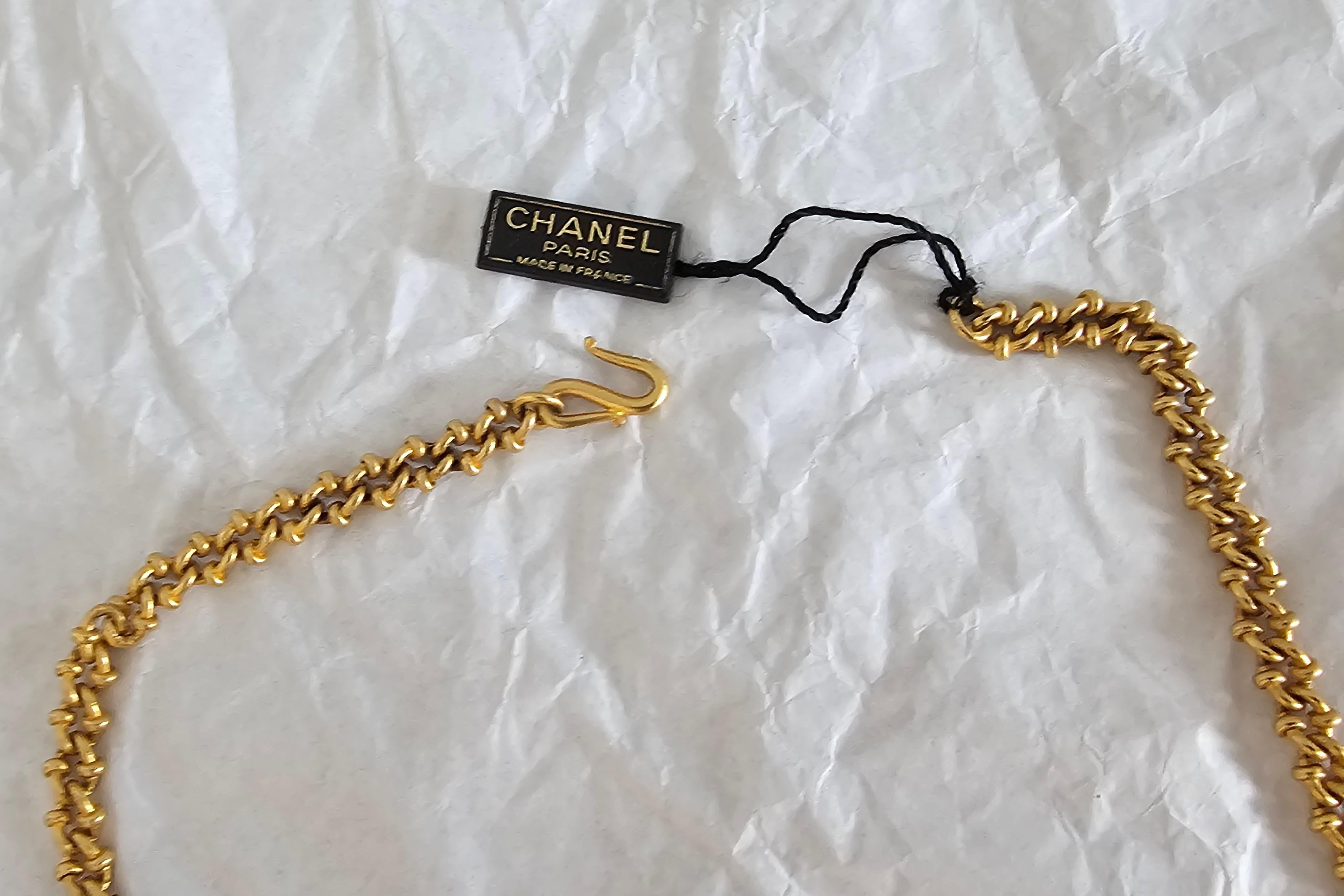 Vintage Chanel Gripoix Pate de Verre Bib Necklace With Red Poured Glass Teardrop For Sale 8