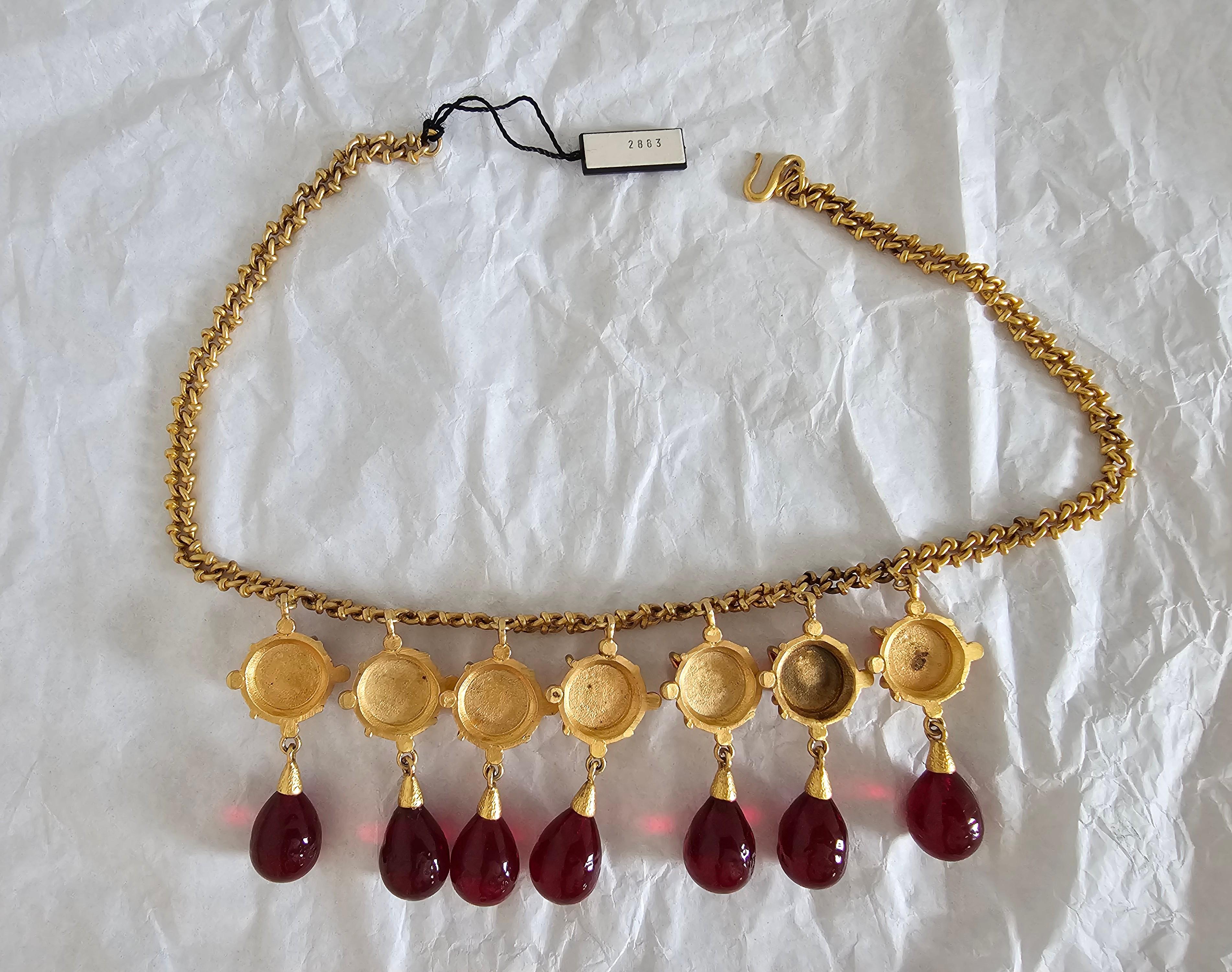 Vintage Chanel Gripoix Pate de Verre Bib Necklace With Red Poured Glass Teardrop For Sale 10