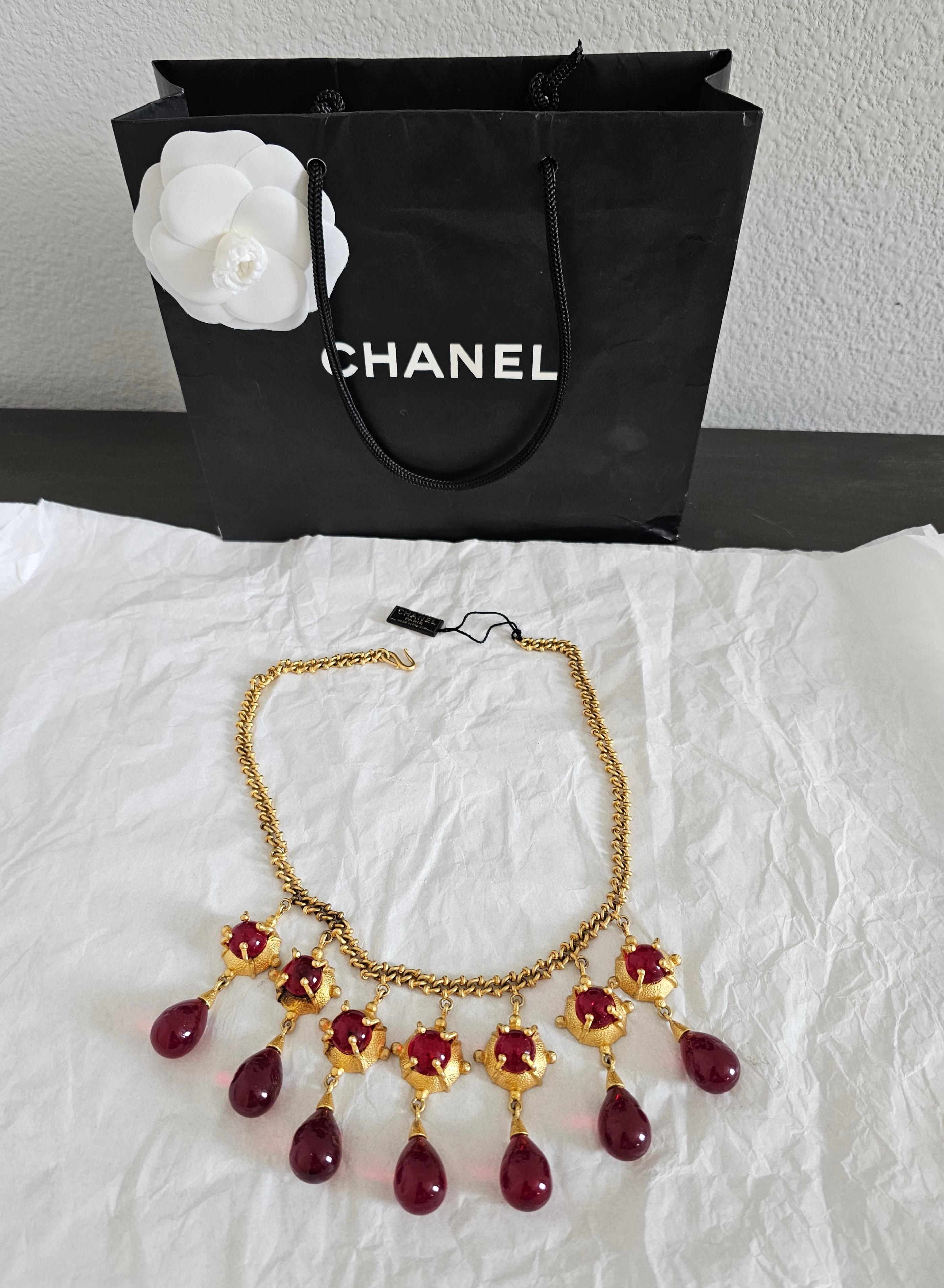 20th Century Vintage Chanel Gripoix Pate de Verre Bib Necklace With Red Poured Glass Teardrop For Sale