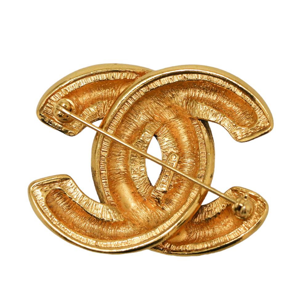 Vintage Chanel Guilded Quilted Brooch In Excellent Condition For Sale In Paris, FR