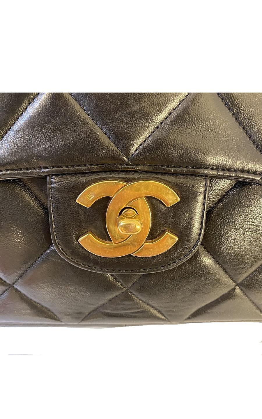 Vintage Chanel handbag two side - black Lambskin Leather - Large  For Sale 3
