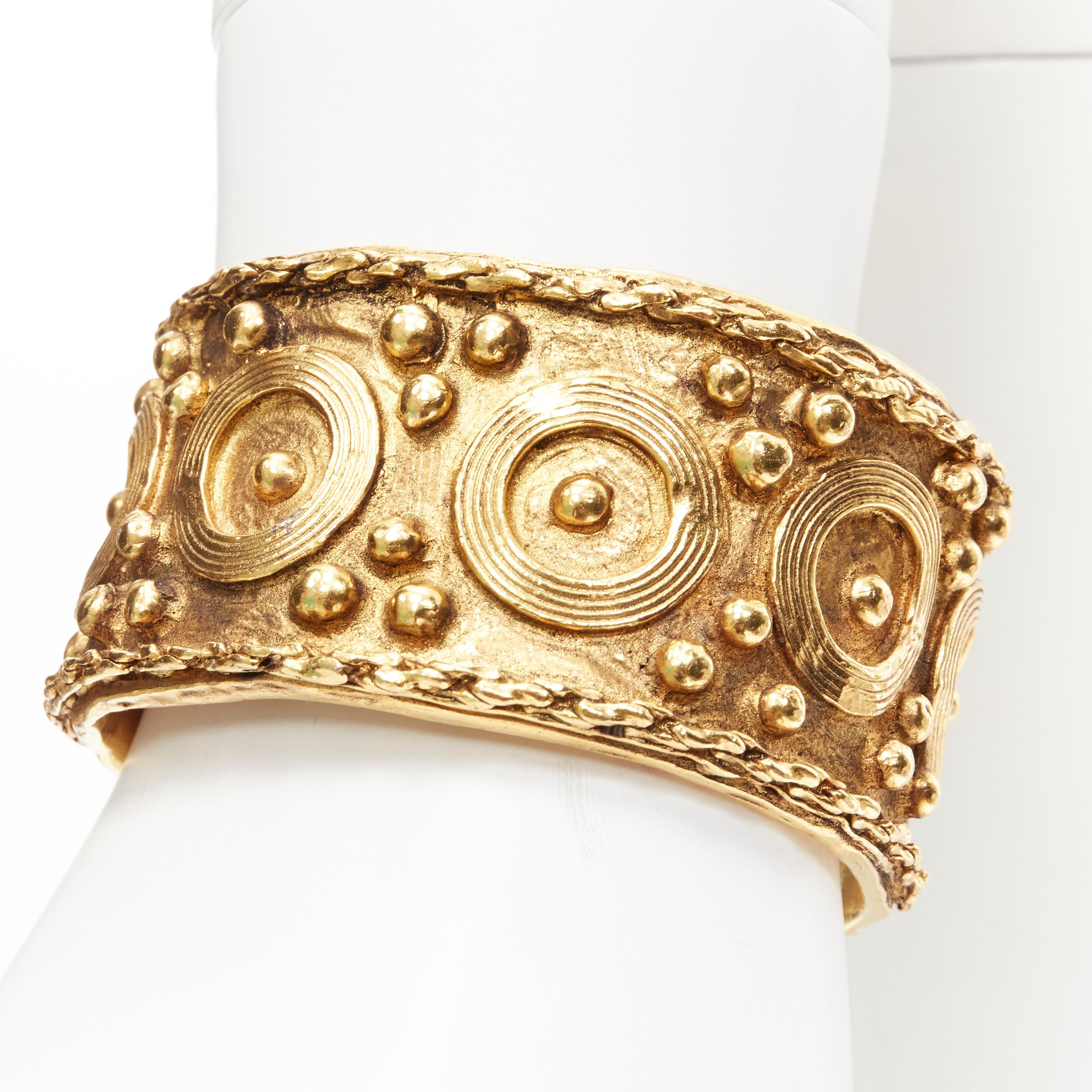 vintage CHANEL Haute Couture Etruscan ornate handcrafted gilded gold cuff bangle 
Reference: ZING/A00152 
Brand: Chanel 
Designer: Karl Lagerfeld 
Collection: 1990s Haute Couture 
Material: Metal 
Color: Gold 
Pattern: Solid 
Extra Detail: 1990's