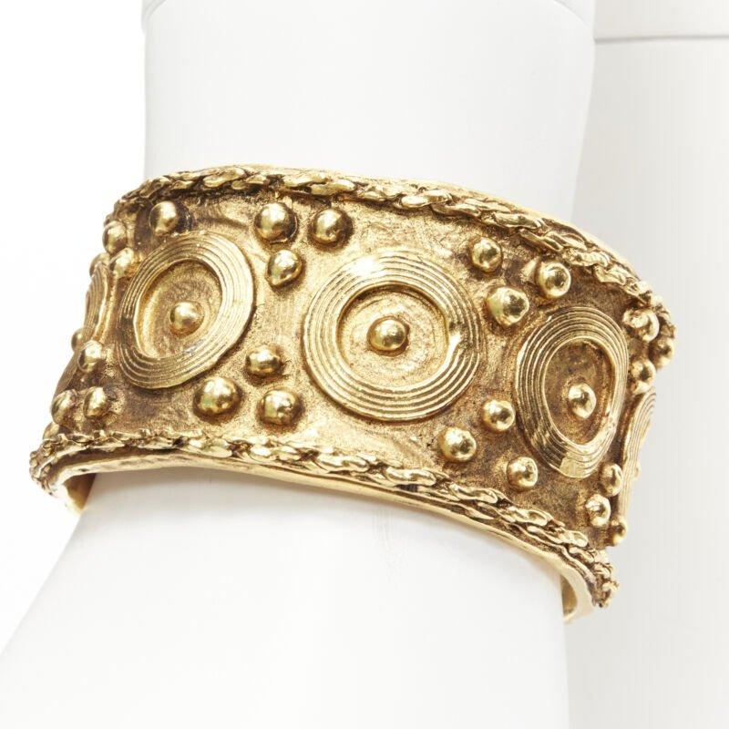 vintage CHANEL Haute Couture Etruscan ornate handcrafted gilded gold cuff bangle
Reference: BMPA/A00152
Brand: Chanel
Designer: Karl Lagerfeld
Collection: 1990's Haute Couture
Material: Metal
Color: Gold
Pattern: Solid
Extra Details: 1990's Haute