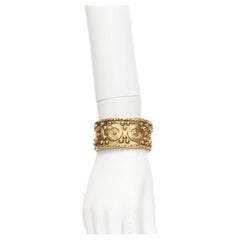 CHANEL Bracelet manchette vintage haute couture orné d'or doré fabriqué à la main de style étrusque