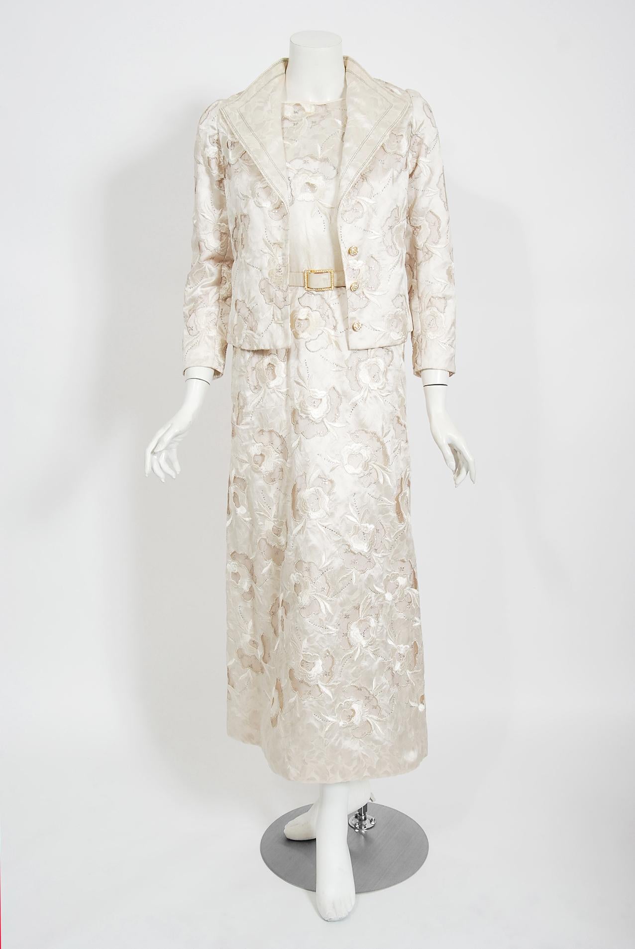 Vintage Chanel Haute Couture Ivory Lesage Embroidered Silk Bridal Gown & Jacket In Good Condition For Sale In Beverly Hills, CA