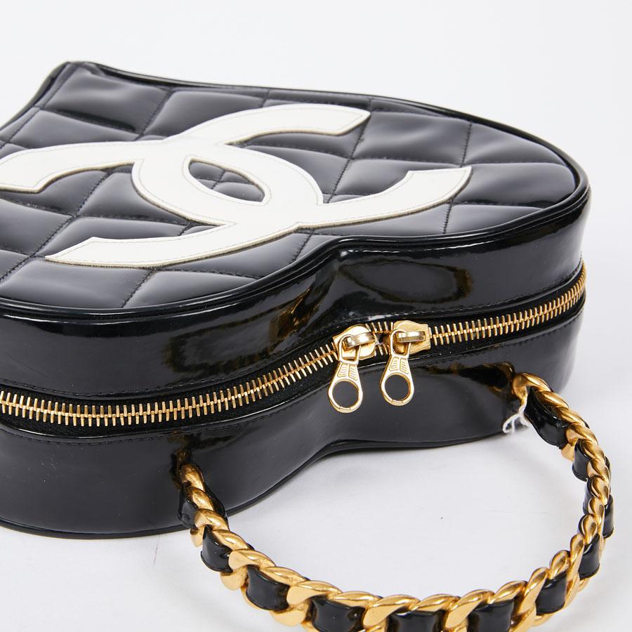  Vintage CHANEL Heart Bag 4