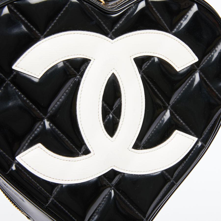  Vintage CHANEL Heart Bag 1