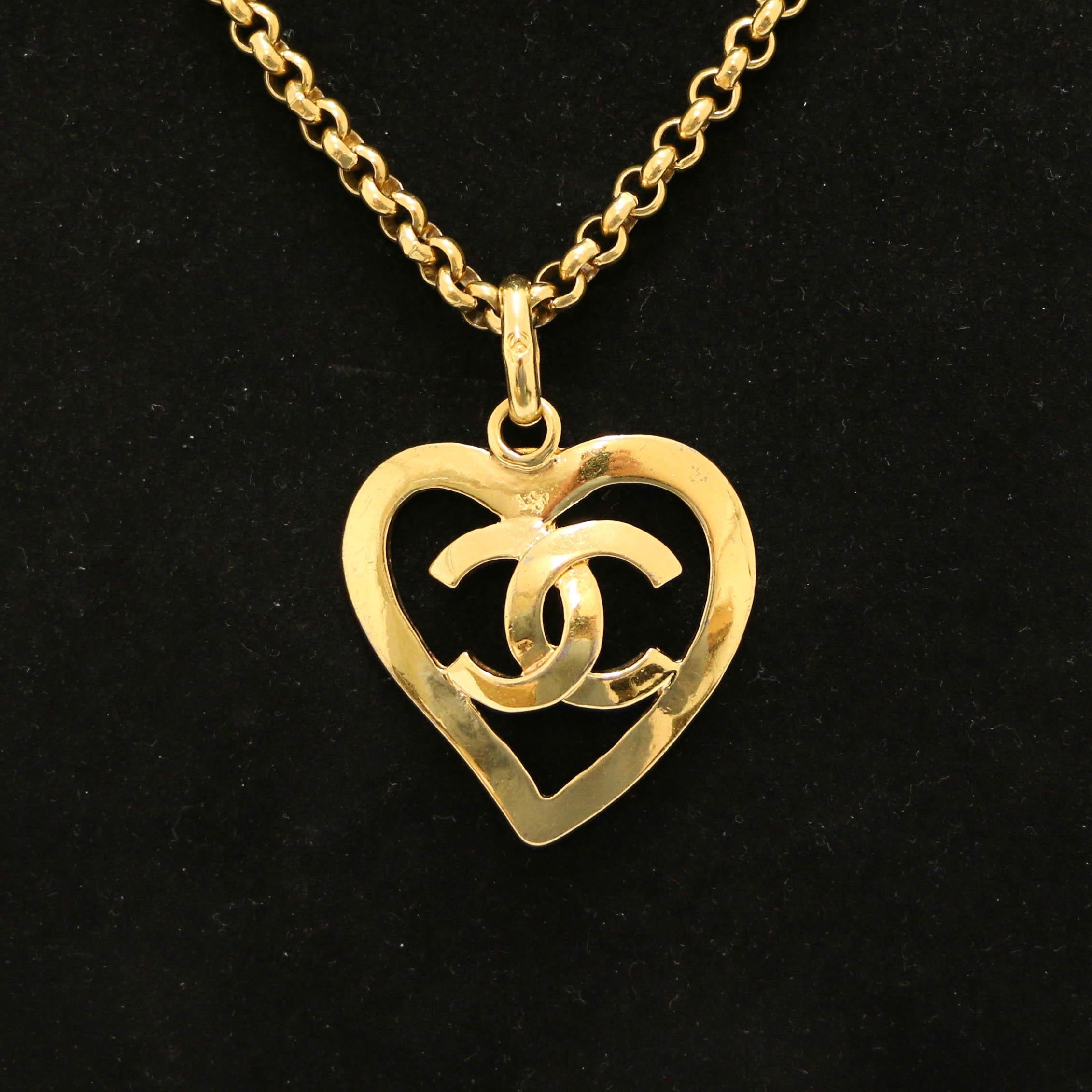 Stunning Chanel golden heart necklace from 1995!

Condition:  very good
Made in France
Materials: metal 
Color: gold
Dimensions: heart: 4x4cm, chain: 60cm
Hardware : golden metal
Year : spring 1995