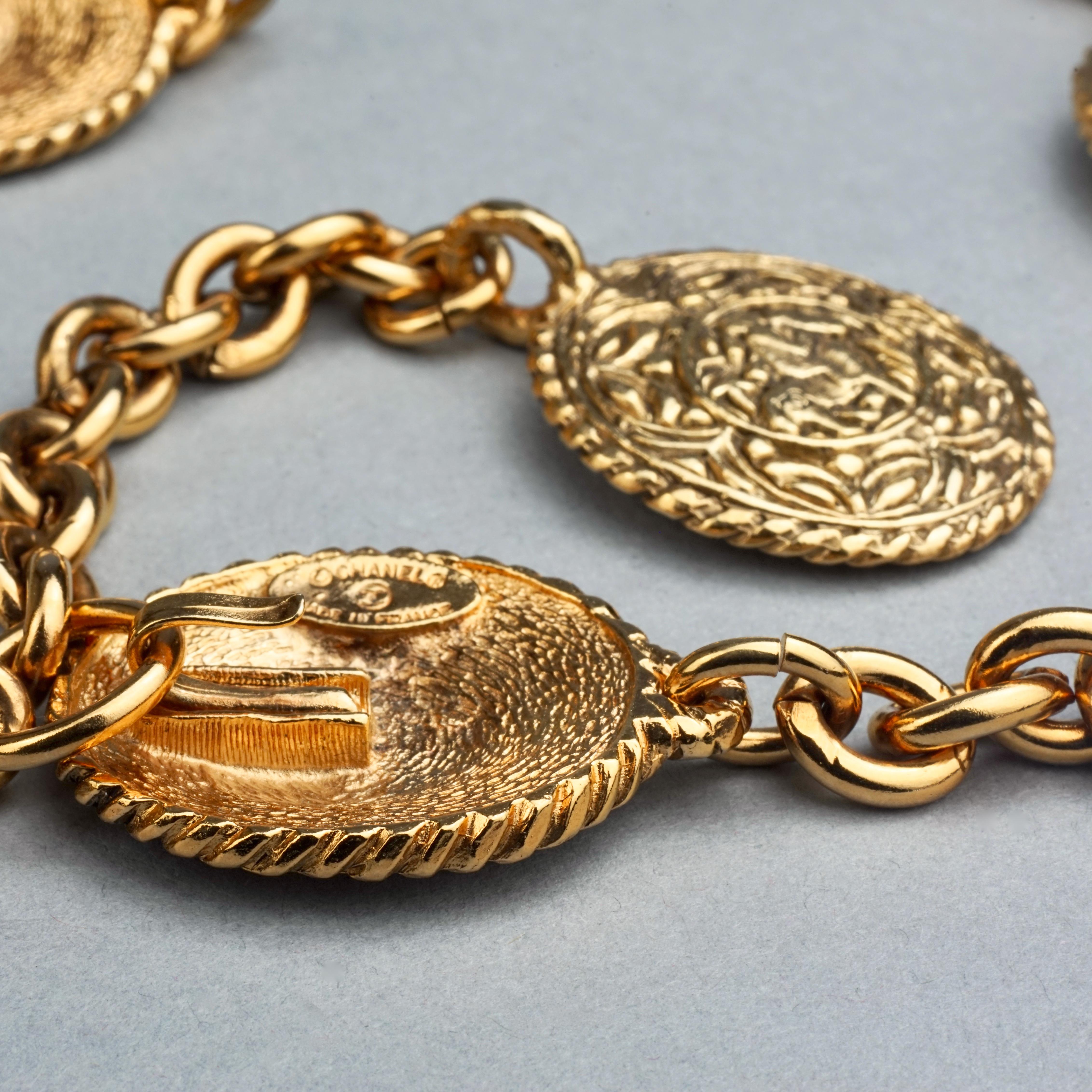 Collar Medallón Cinturón Vintage CHANEL Motivo Equitación en venta 5