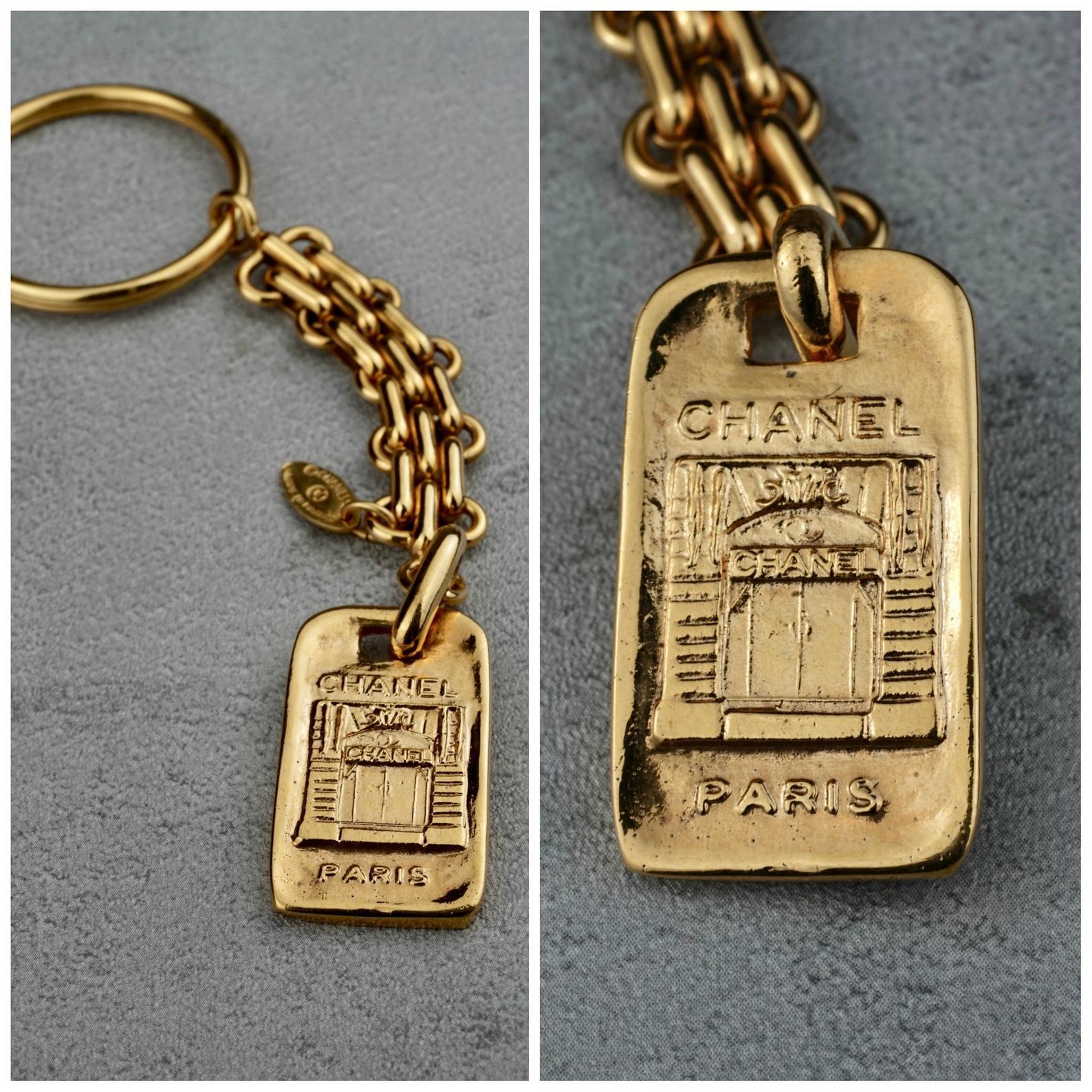 Vintage CHANEL Iconic Door Keychain

Measurements:
Height: 1.38 inches (3.5 cm)
Width: 0.78 inch (2 cm)
Length: 5.31 inches (13.5 cm)

Features:
- 100% Authentic CHANEL.
- Iconic CHANEL Door keychain.
- Gold tone hardware.
- Signed Chanel Made in