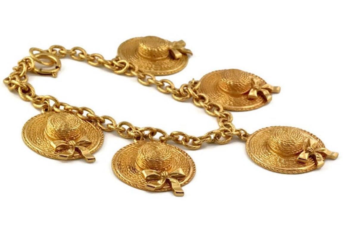 Vintage CHANEL Iconic Sun Hat Charm  Necklace In Good Condition In Kingersheim, Alsace