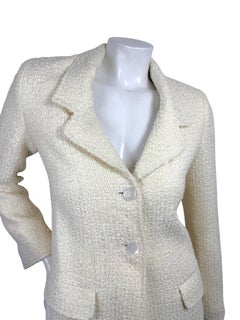 Vintage Chanel Ivory Bouclé Tweed Blazer Mother-of-Pearl CC Buttons FR 38