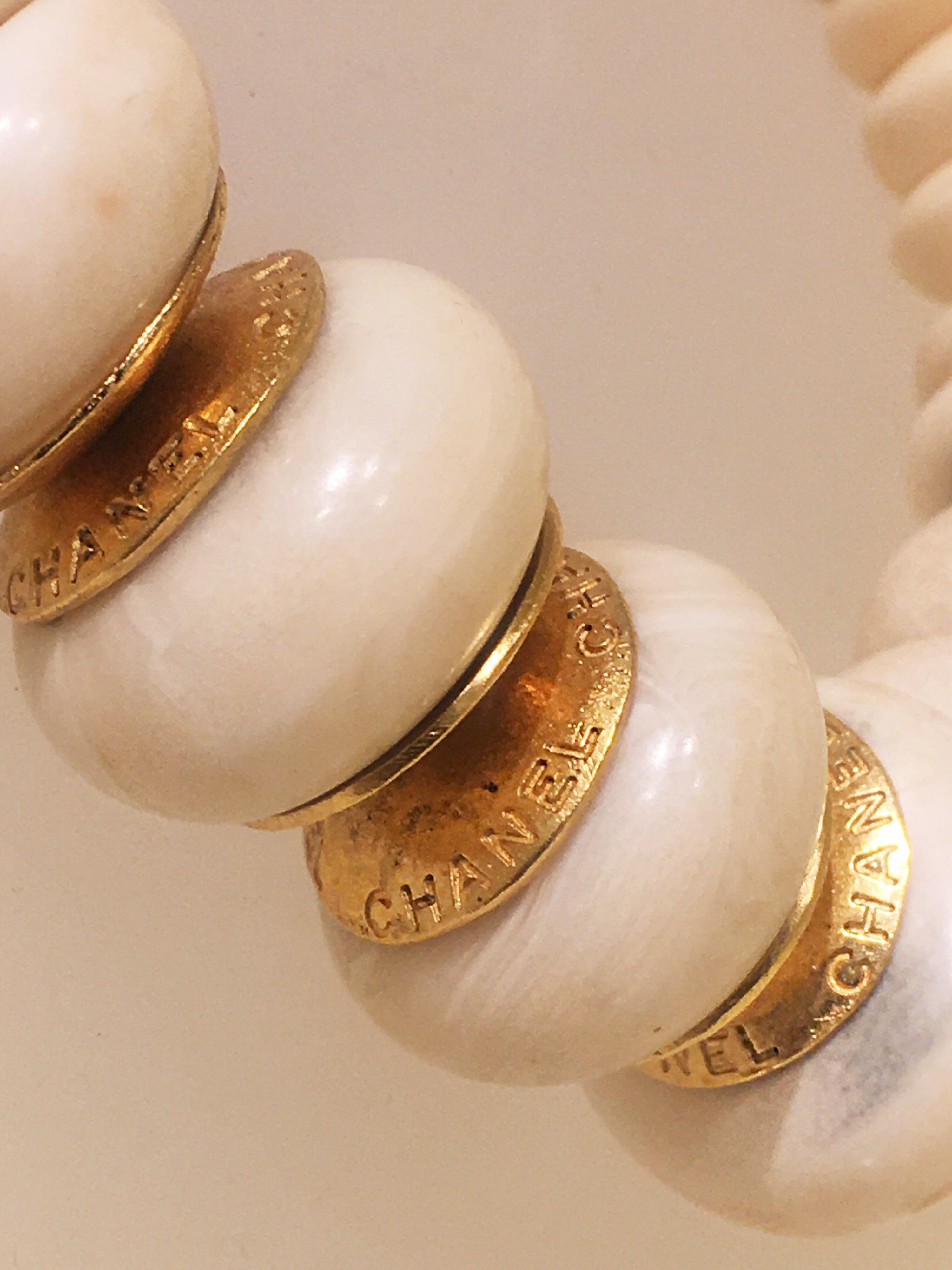 Vintage Chanel Ivory Resin Gold Necklace, 1990s für Damen oder Herren im Angebot