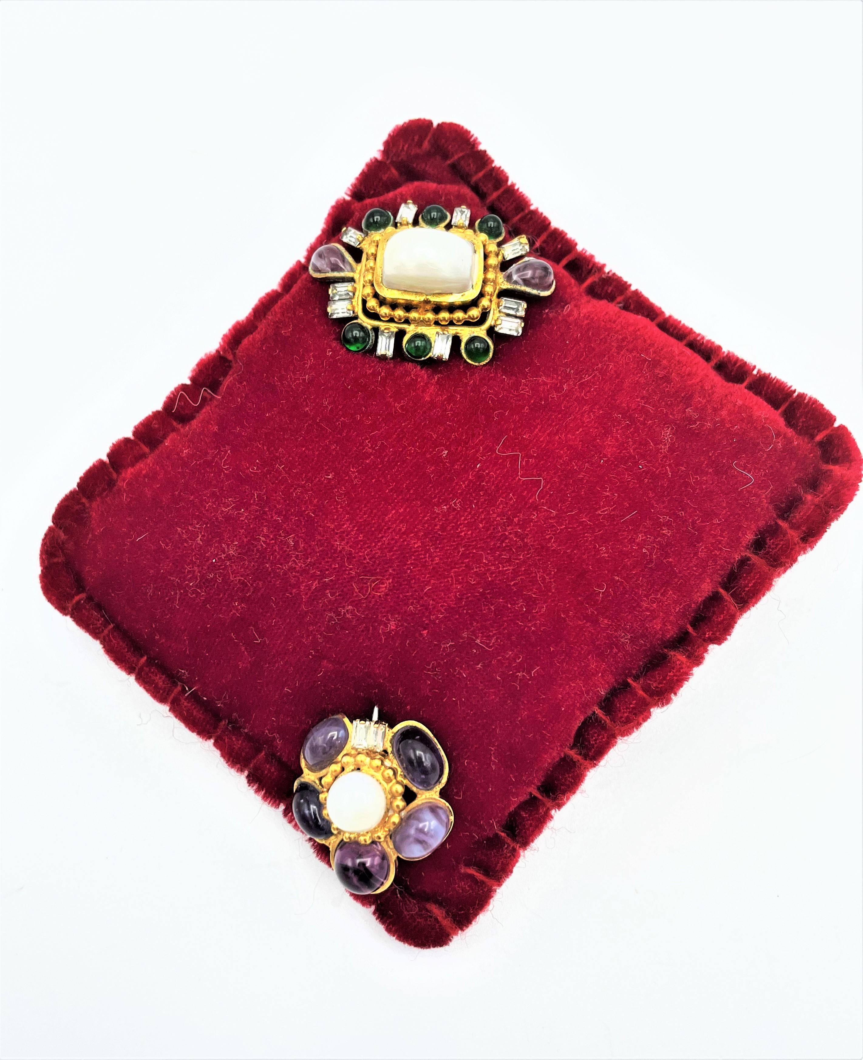 Vintage CHANEL Jabot needle brooch Maison Gripoix signed 1960 gold plated In Excellent Condition For Sale In Stuttgart, DE