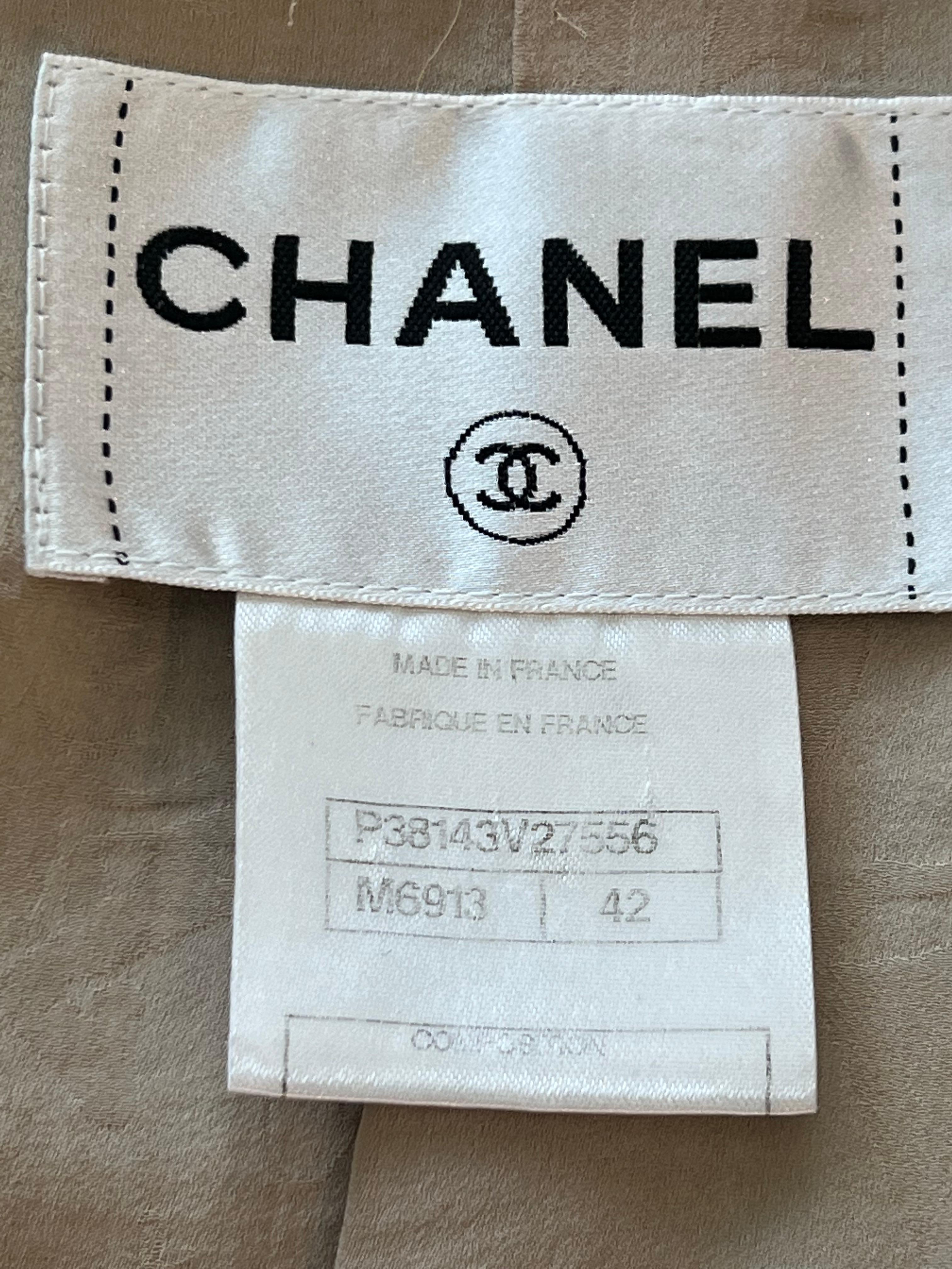 Vintage Chanel Jacket Beige Tweed Gripoix Buttons 2010  8